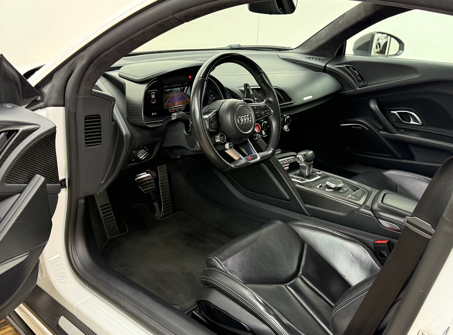 AUDI 5.2 FSI V10 plus quattro S-Tronic-image-8