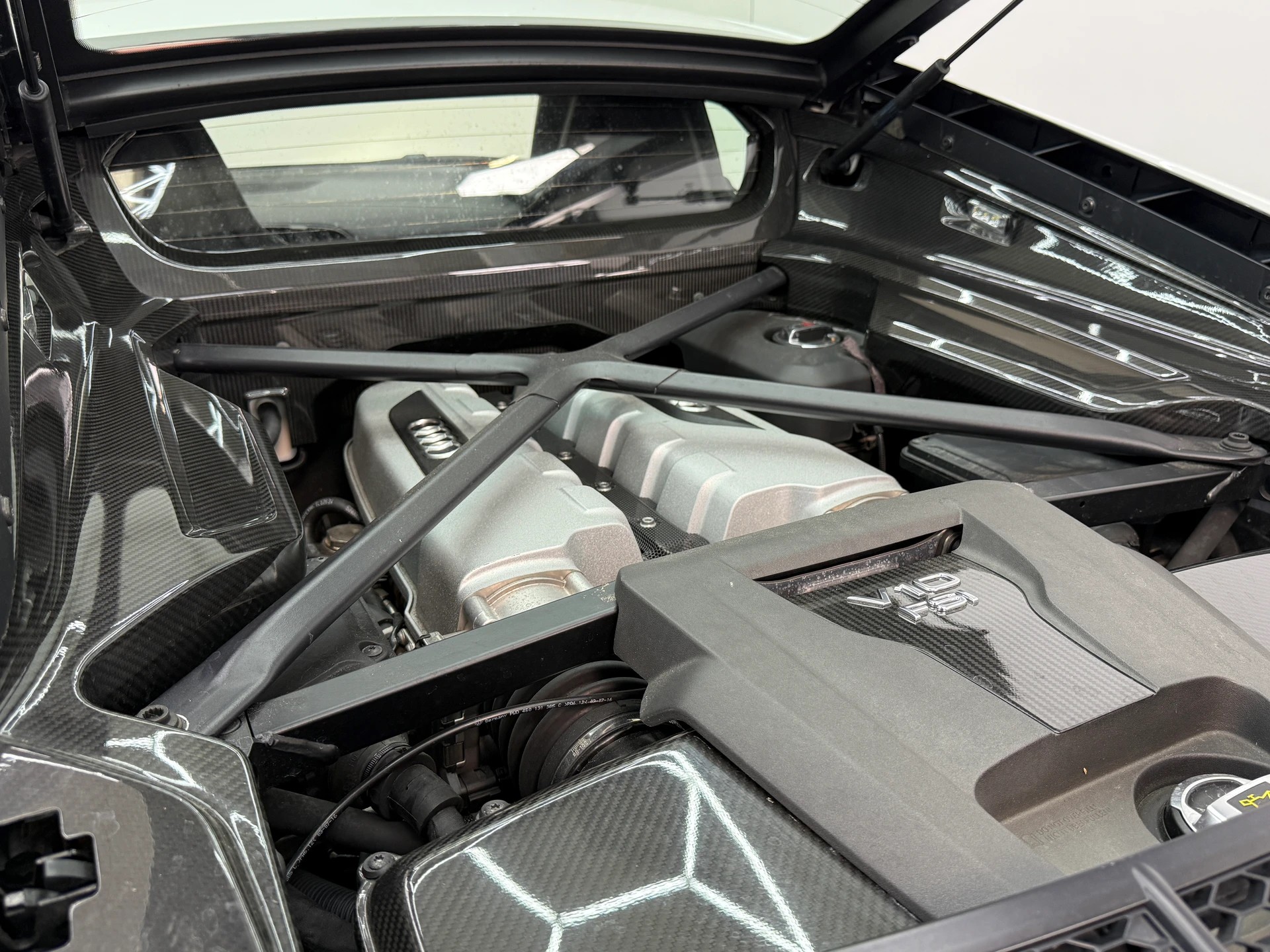 AUDI 5.2 FSI V10 plus quattro S-Tronic-image-16