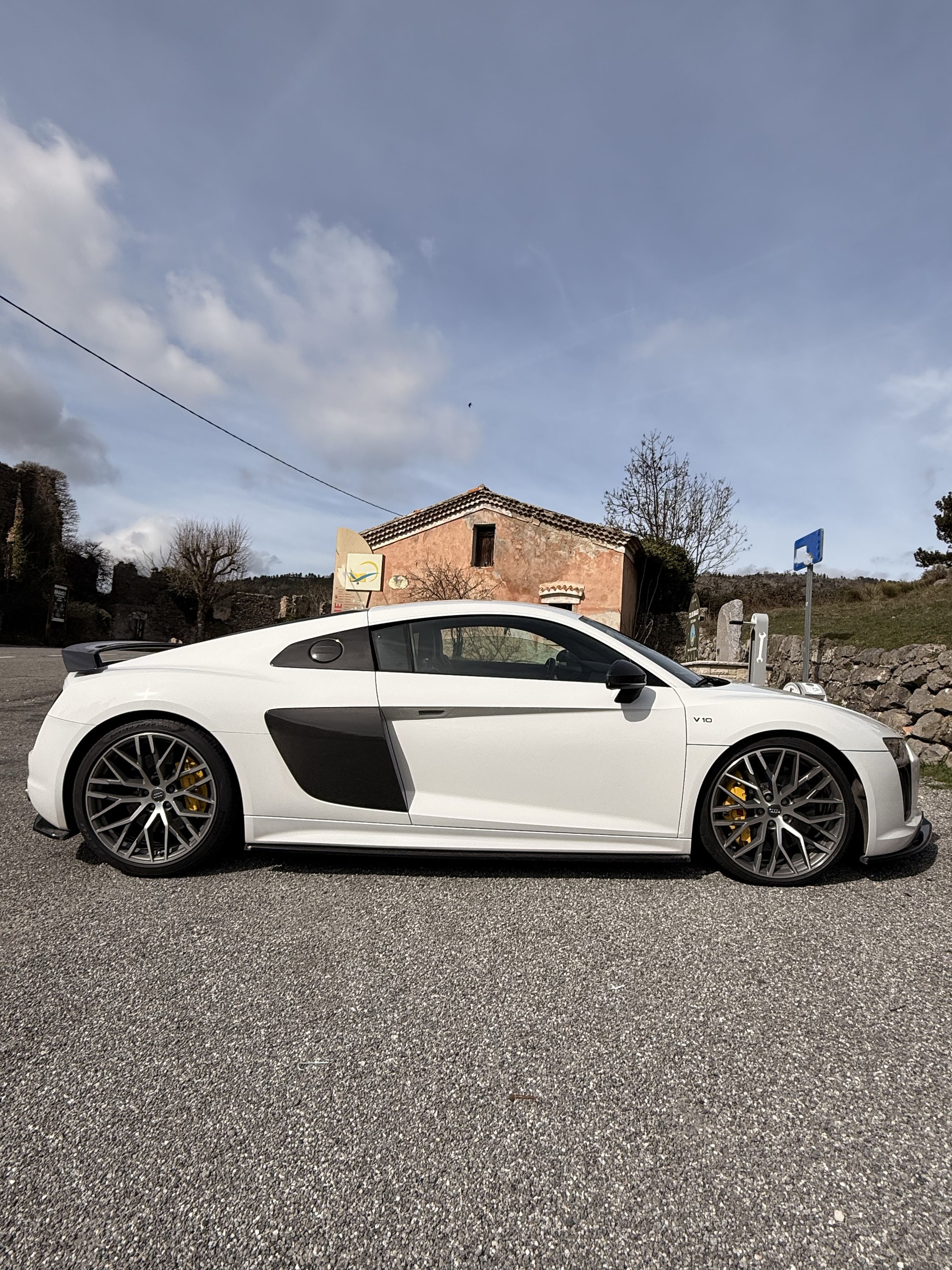 AUDI 5.2 FSI V10 plus quattro S-Tronic-image-4