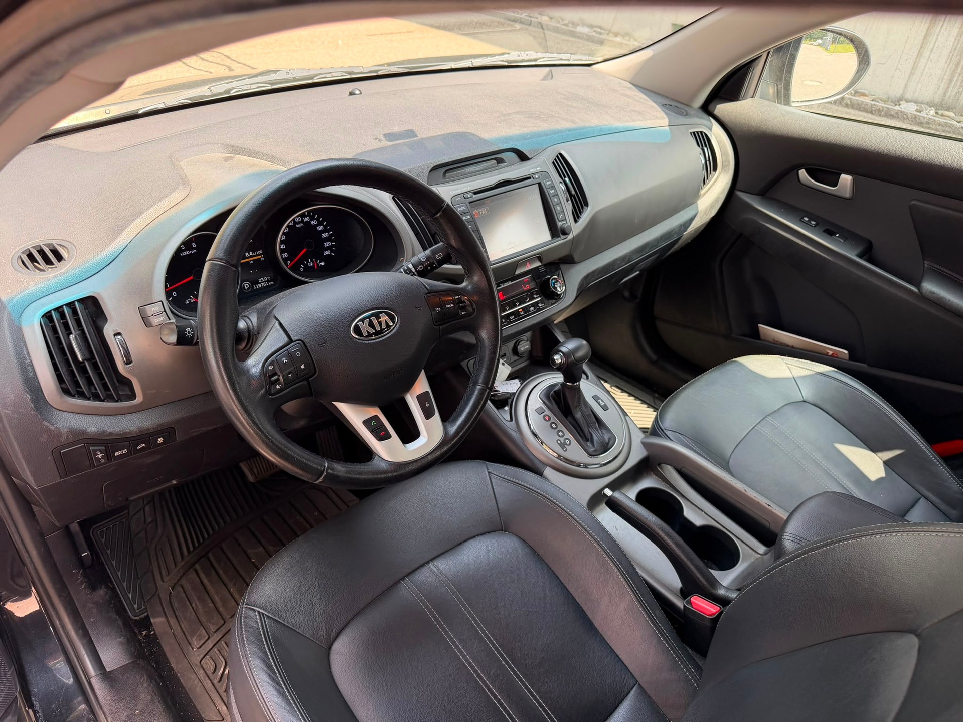 KIA Sportage 2.0 CRDi Style 4WD Automatic-image-6