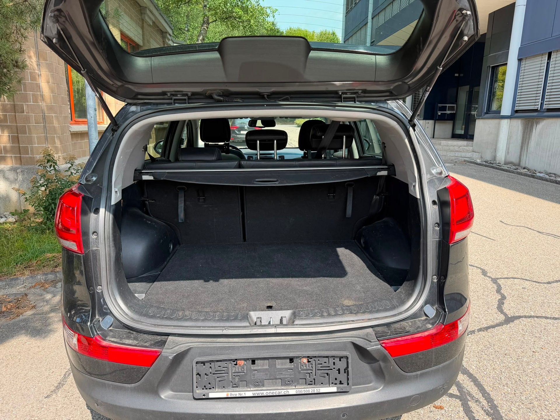 KIA Sportage 2.0 CRDi Style 4WD Automatic-image-11