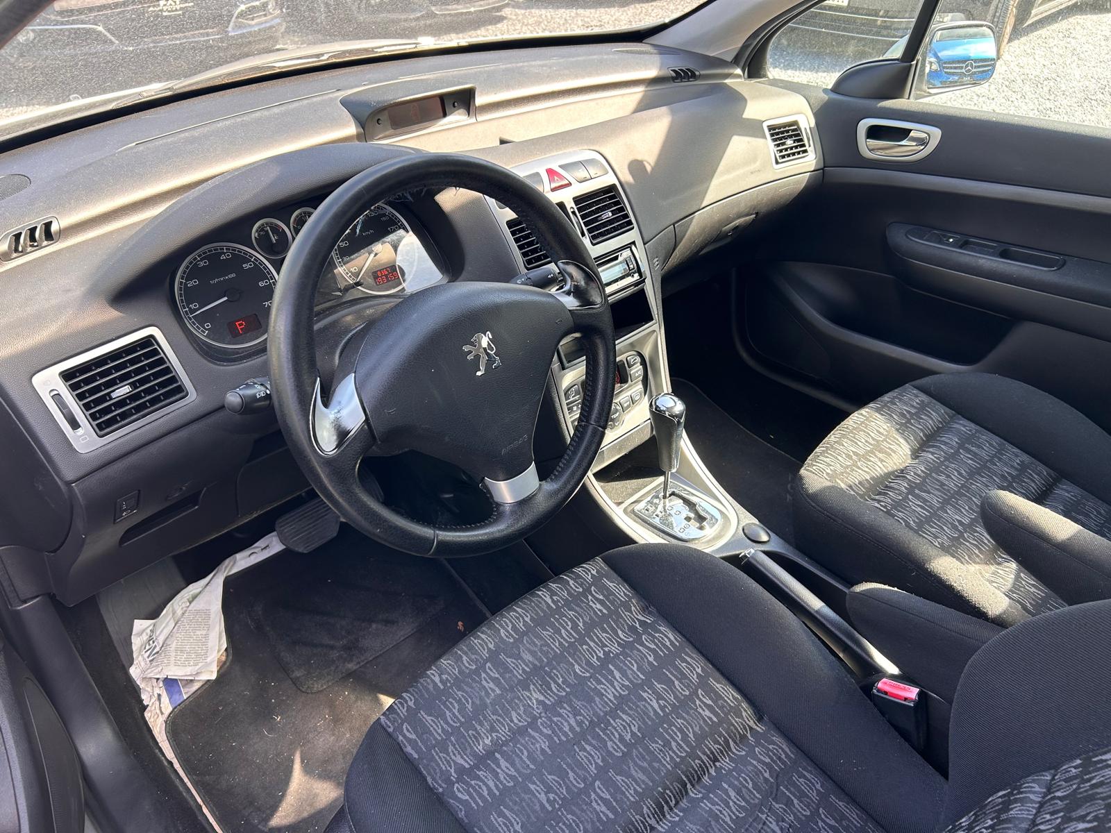 PEUGEOT 307 2.0 16V XS-image-7