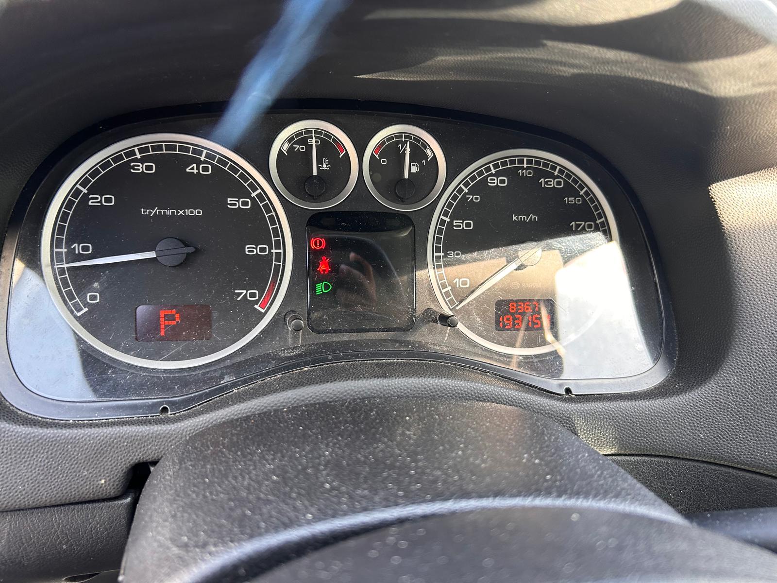 PEUGEOT 307 2.0 16V XS-image-8