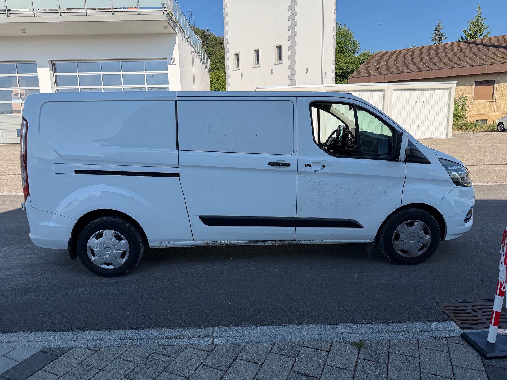FORD Transit Custom Van 320 L2H1 Limited A-image-2