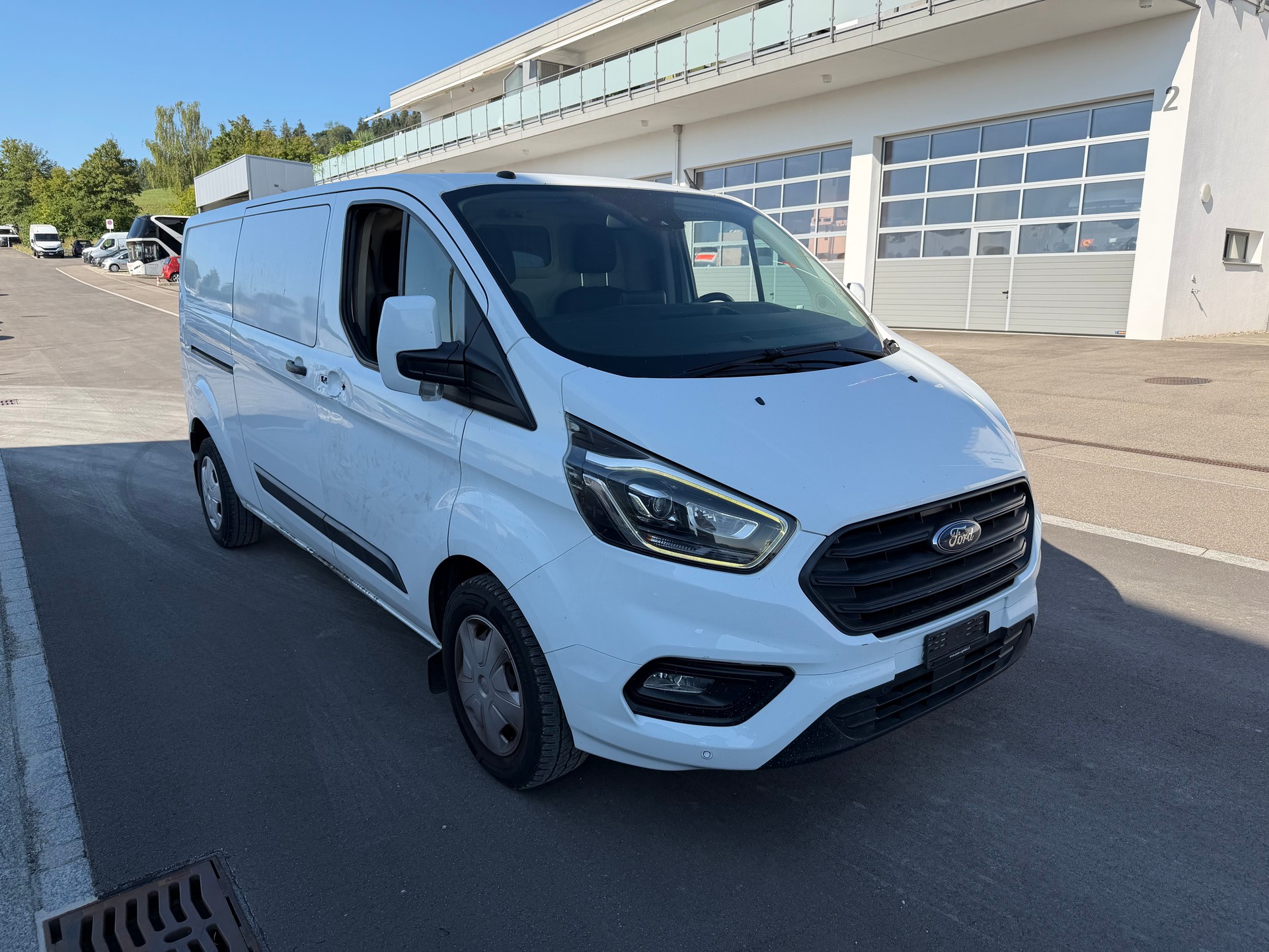 FORD Transit Custom Van 320 L2H1 Limited A-image-3