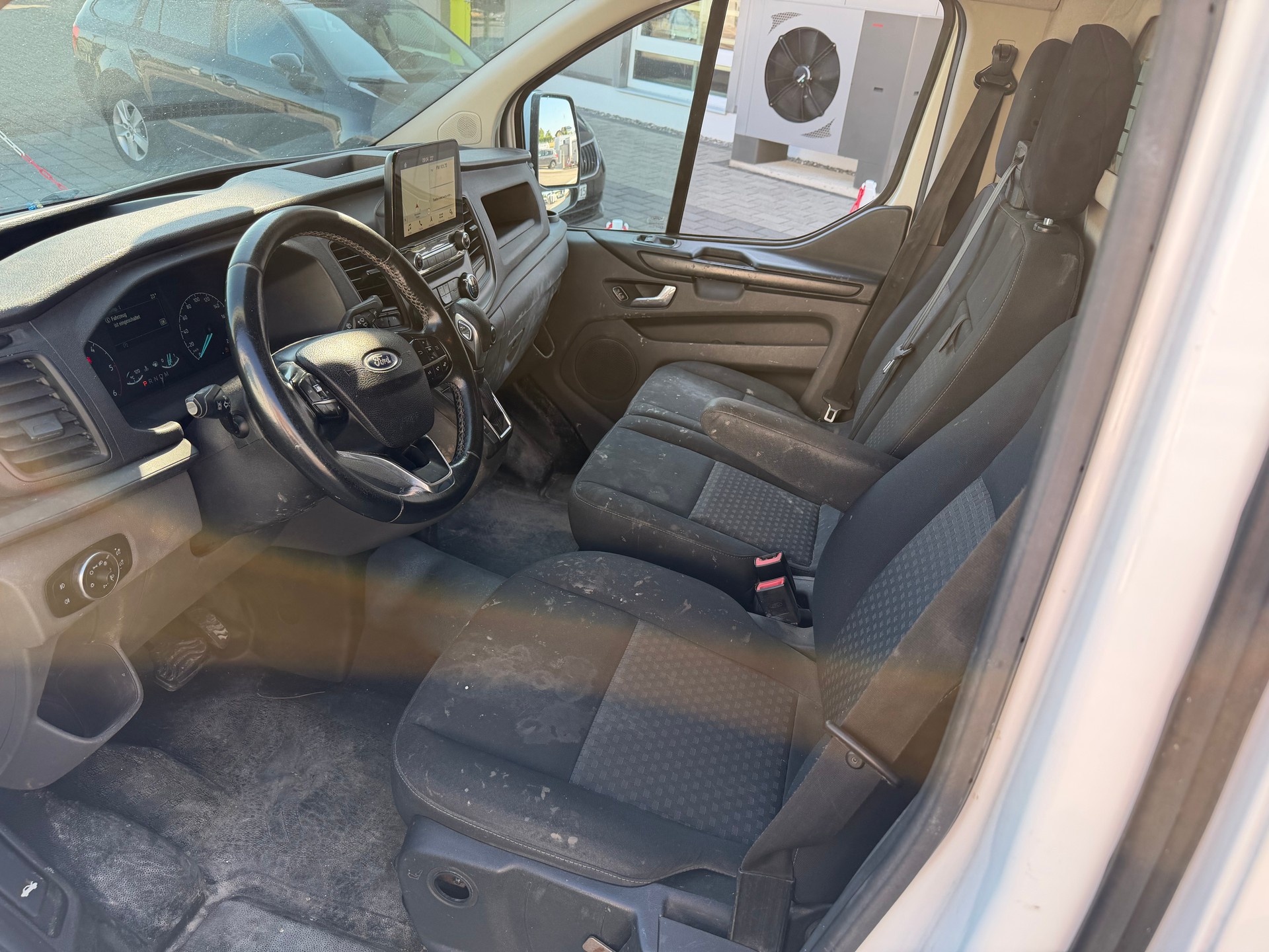 FORD Transit Custom Van 320 L2H1 Limited A-image-8