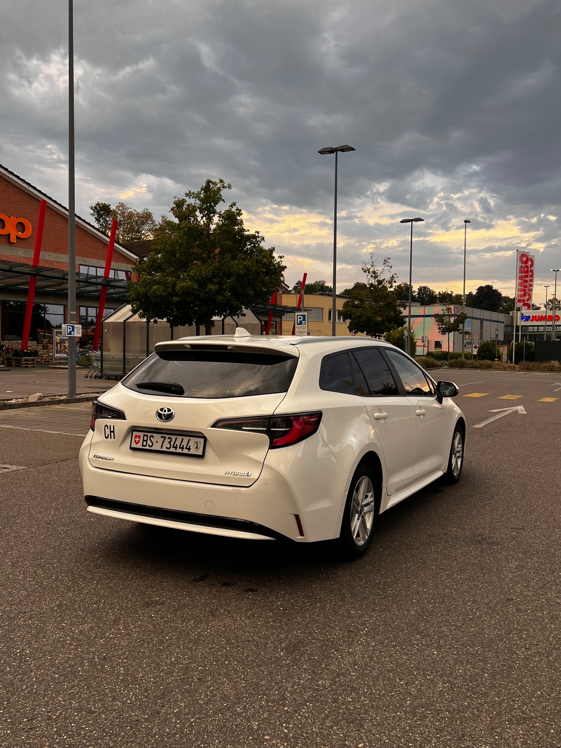 TOYOTA Touring Sports 1.8 HSD Comfort e-CVT-image-2