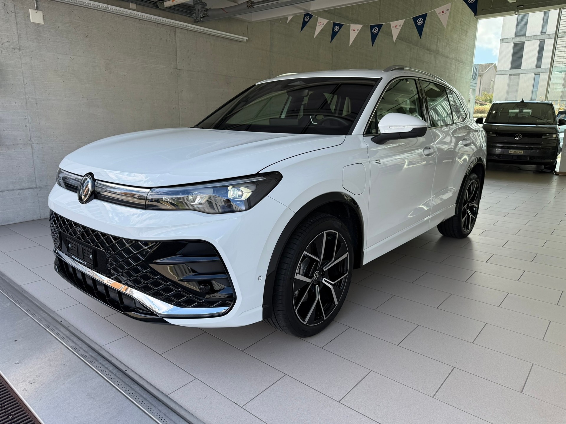 VW Tiguan 1.5 TSI evo2 eHybrid R-Line DSG-showroom-element-2