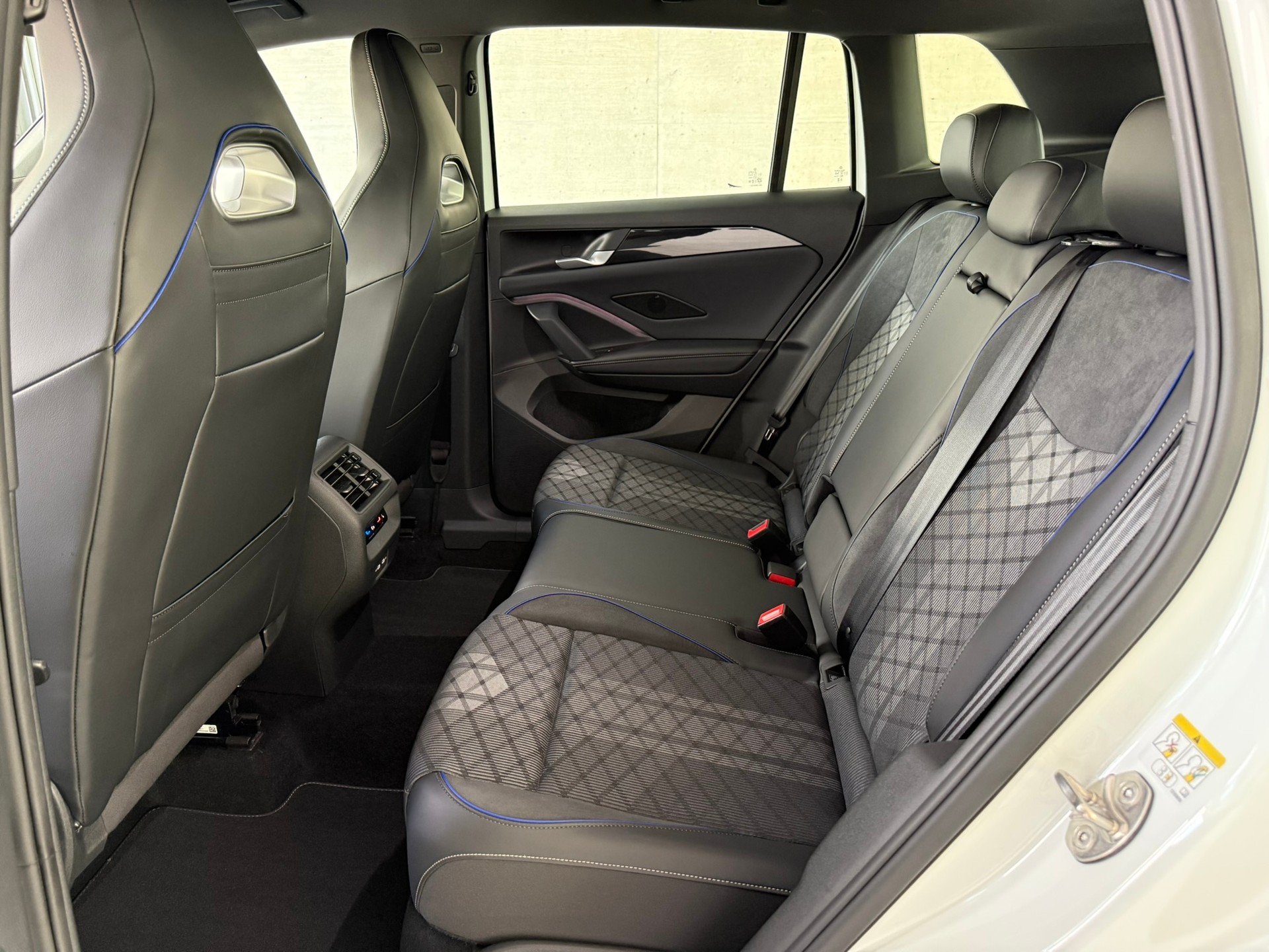 VW Tiguan 1.5 TSI evo2 eHybrid R-Line DSG-image-8