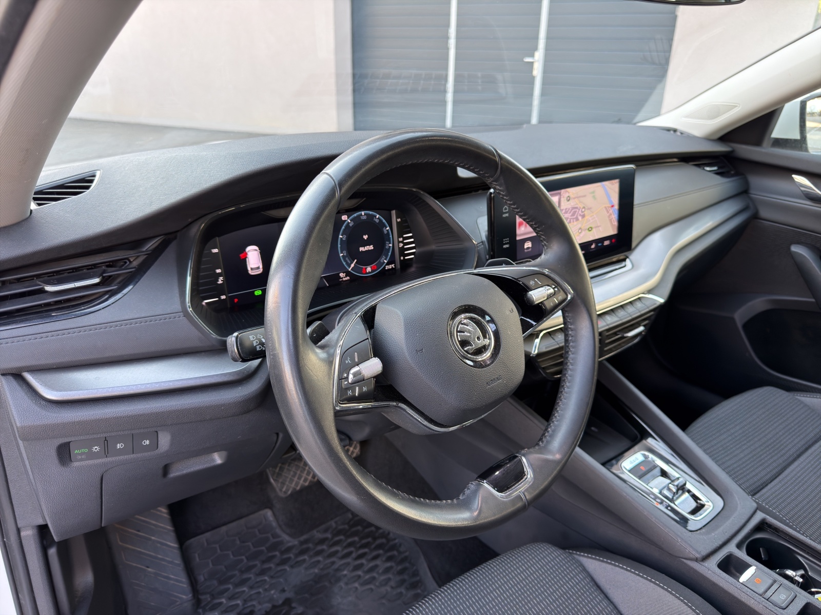 SKODA Octavia Combi 2.0 TDI DSG Ambition 4x4-image-24