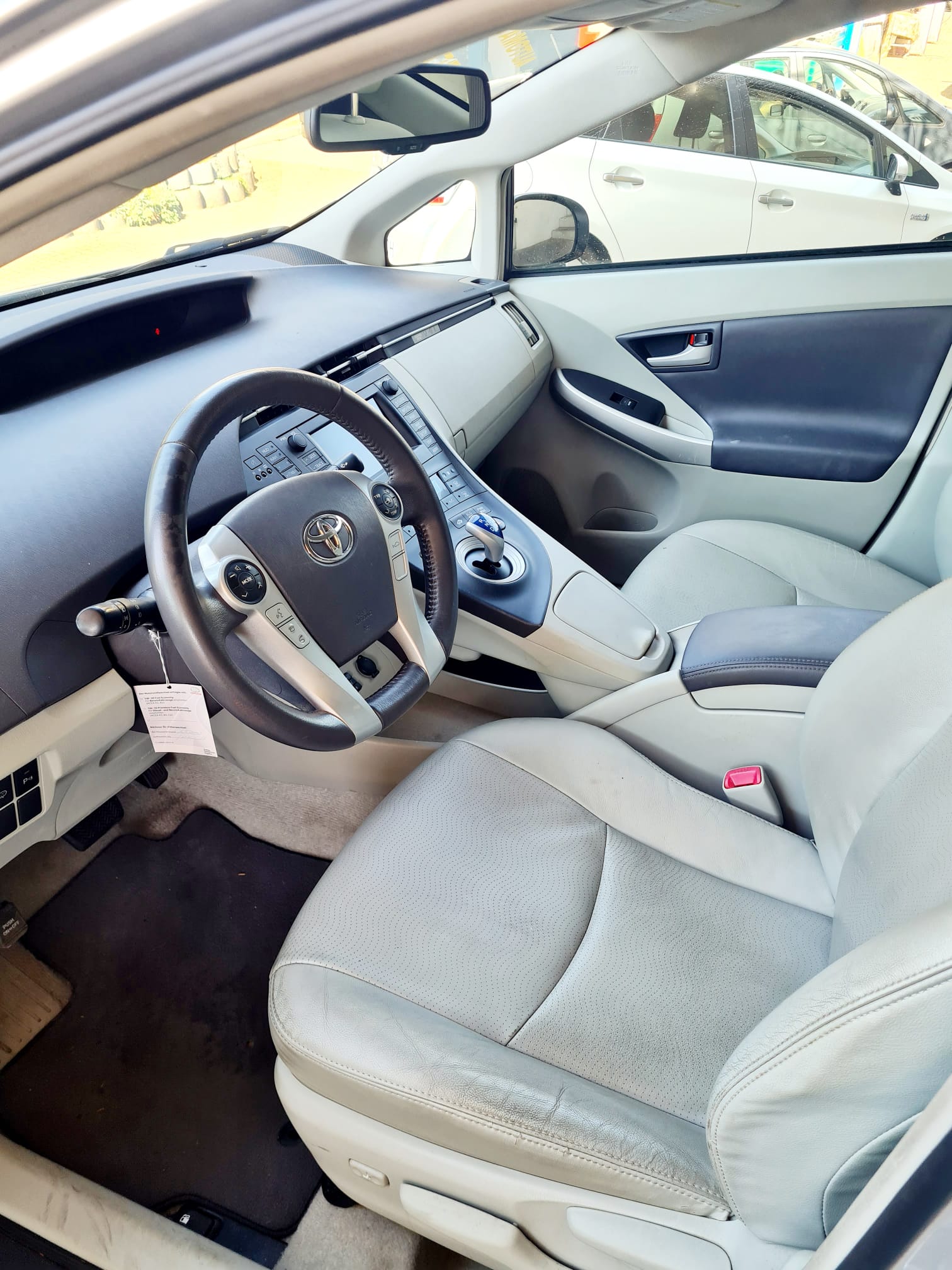 TOYOTA Prius 1.8 16V HSD Sol Premium-image-4