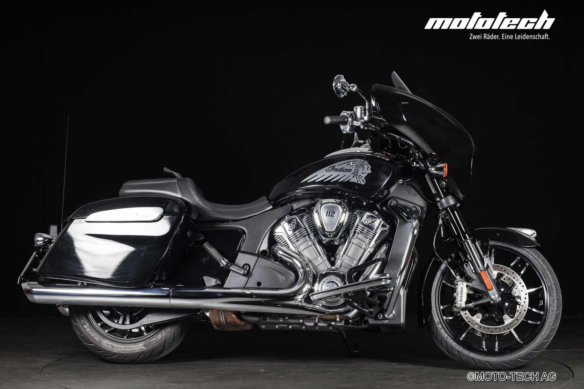 INDIAN Chieftain Power Plus 112 Limited-showroom-element-1