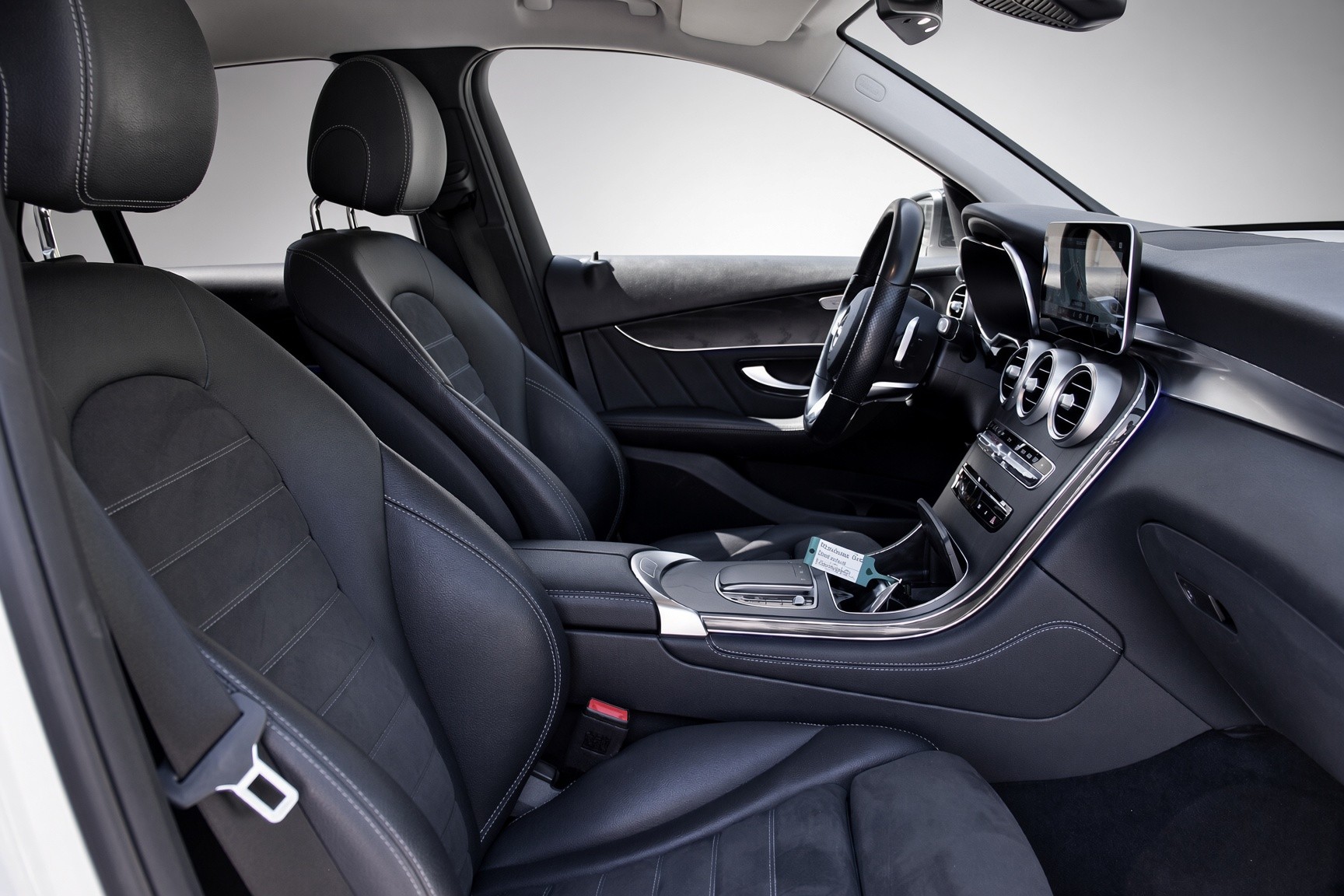MERCEDES-BENZ GLC 300 d AMG Line 4Matic 9G-Tronic-image-12