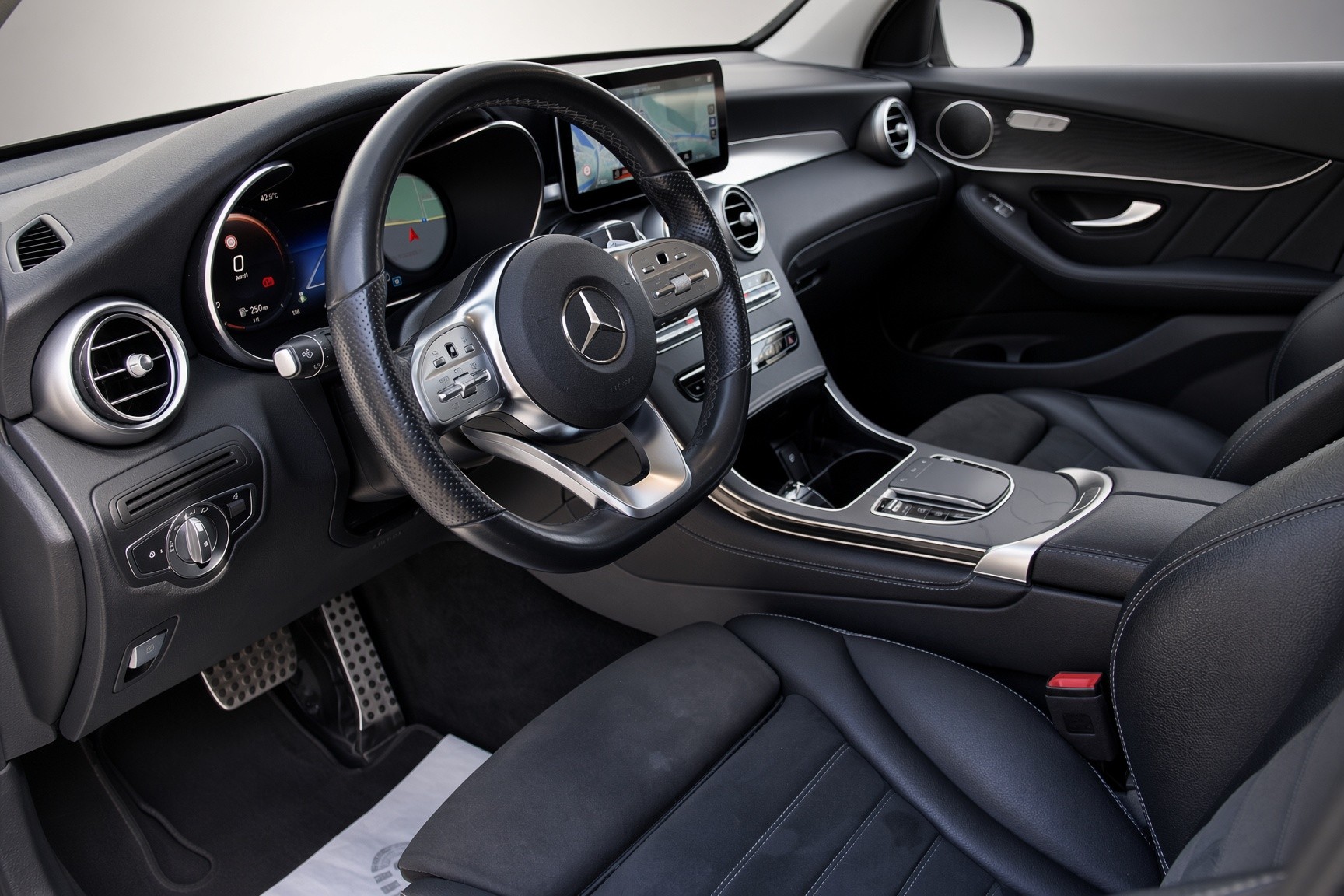 MERCEDES-BENZ GLC 300 d AMG Line 4Matic 9G-Tronic-image-8