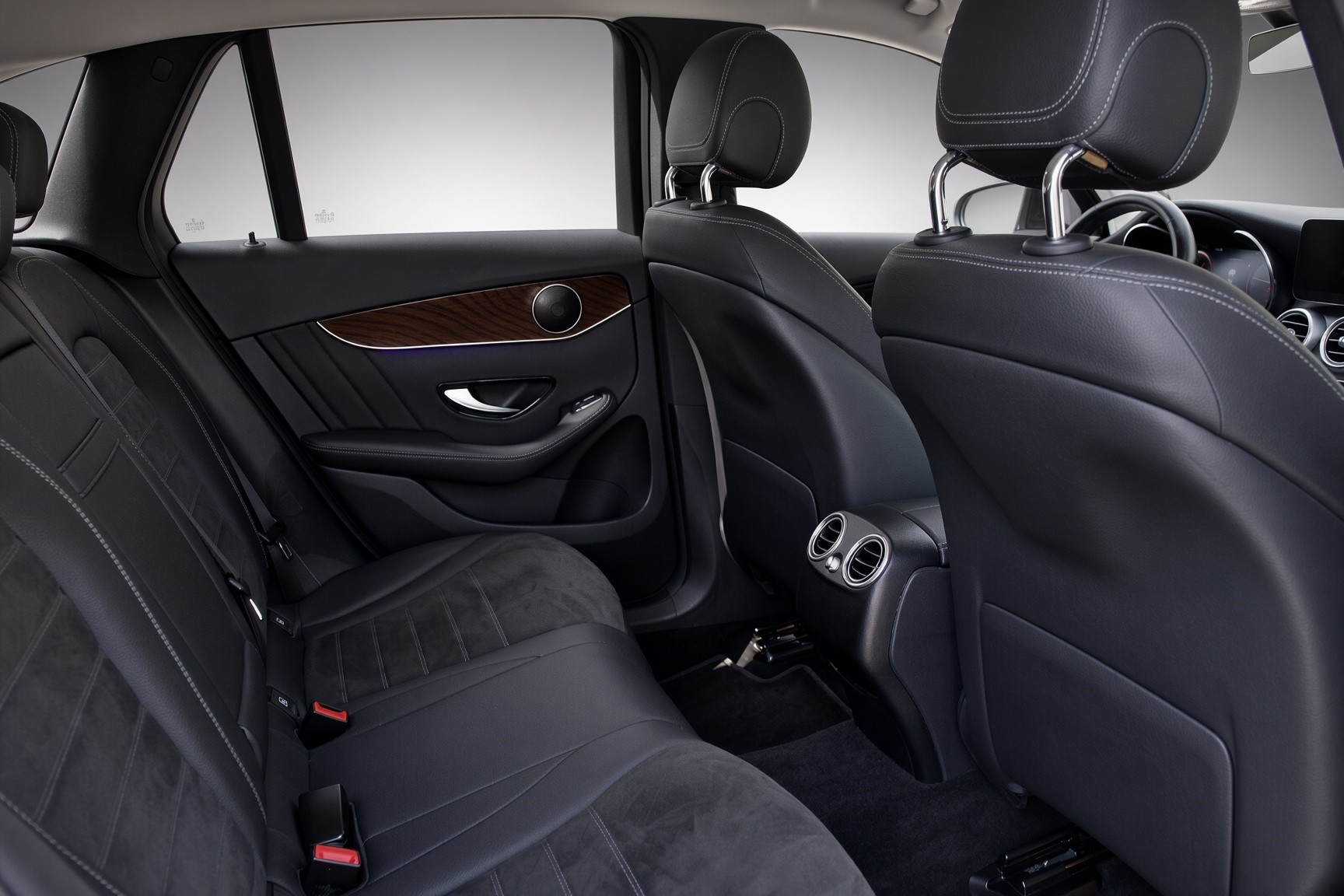 MERCEDES-BENZ GLC 300 d AMG Line 4Matic 9G-Tronic-image-11