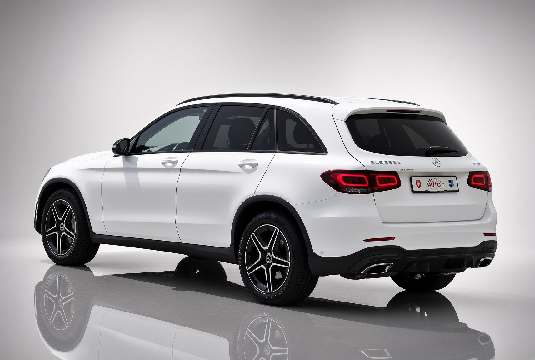 MERCEDES-BENZ GLC 300 d AMG Line 4Matic 9G-Tronic-image-2