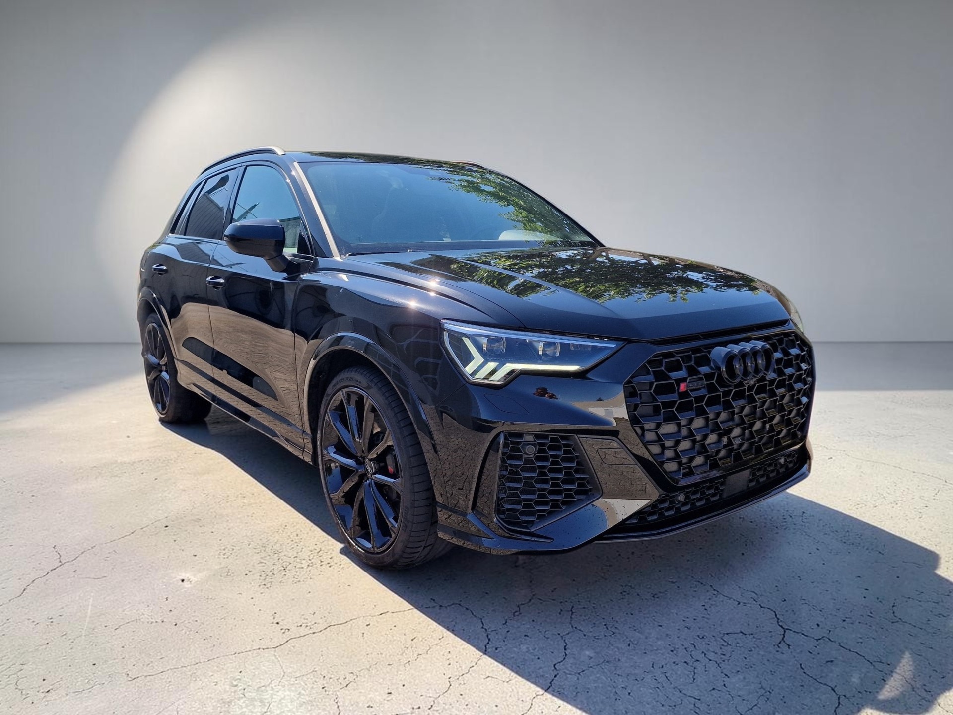 AUDI RS Q3 2.5 TFSI quattro S tronic RS Sportauspuff 24Mt Gara-showroom-element-1