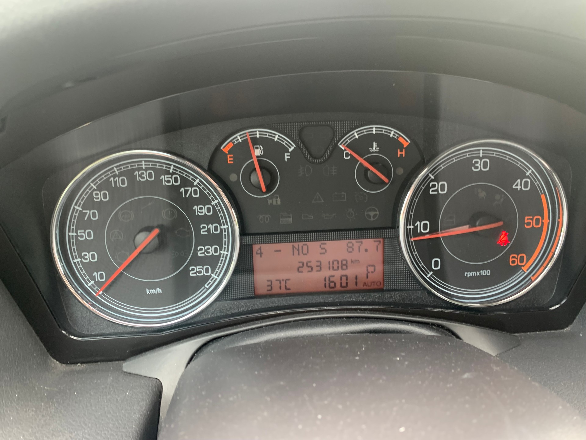 FIAT Croma 1.9 16V JTD Lusso Automatic-image-11