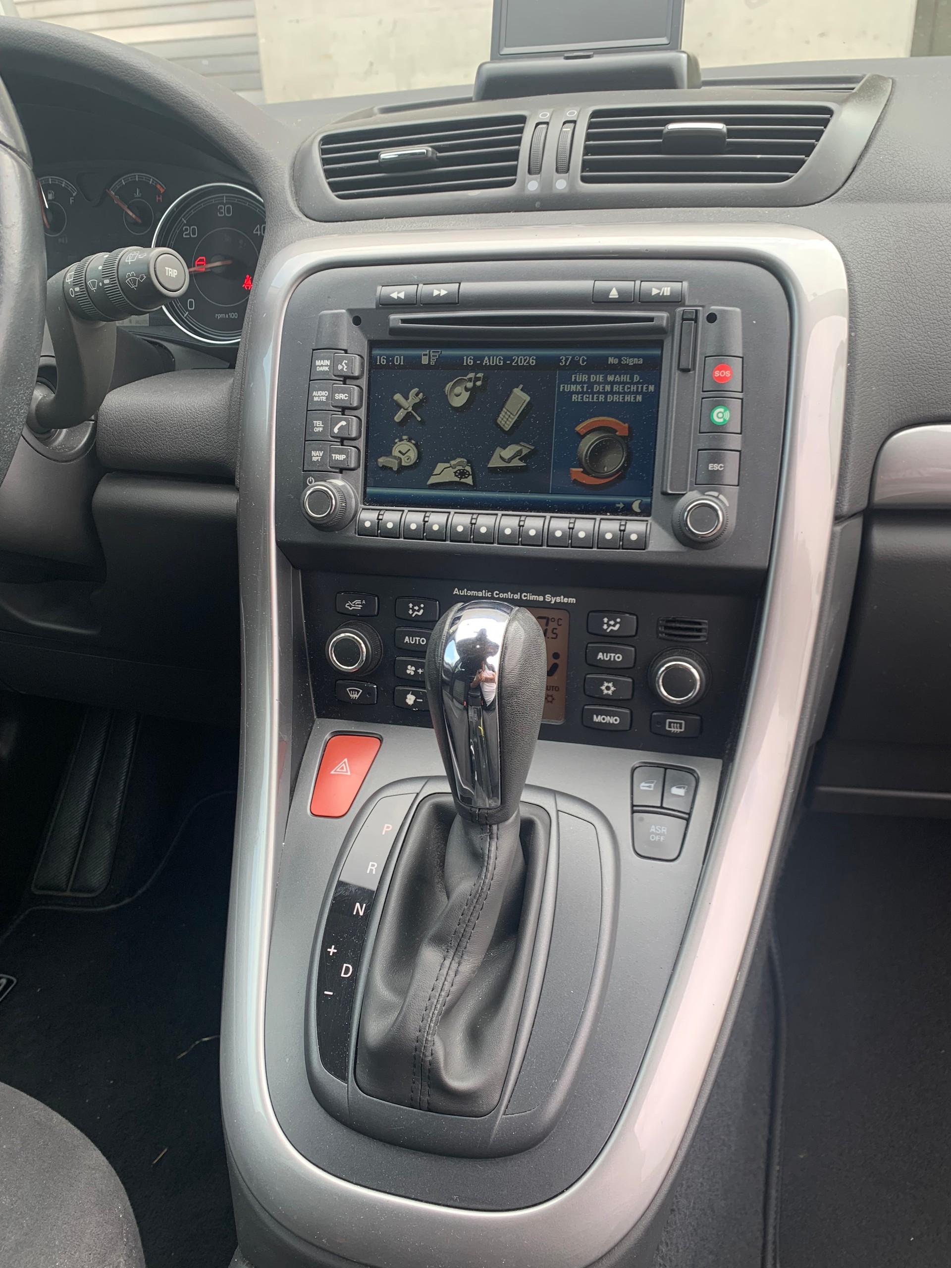 FIAT Croma 1.9 16V JTD Lusso Automatic-image-8