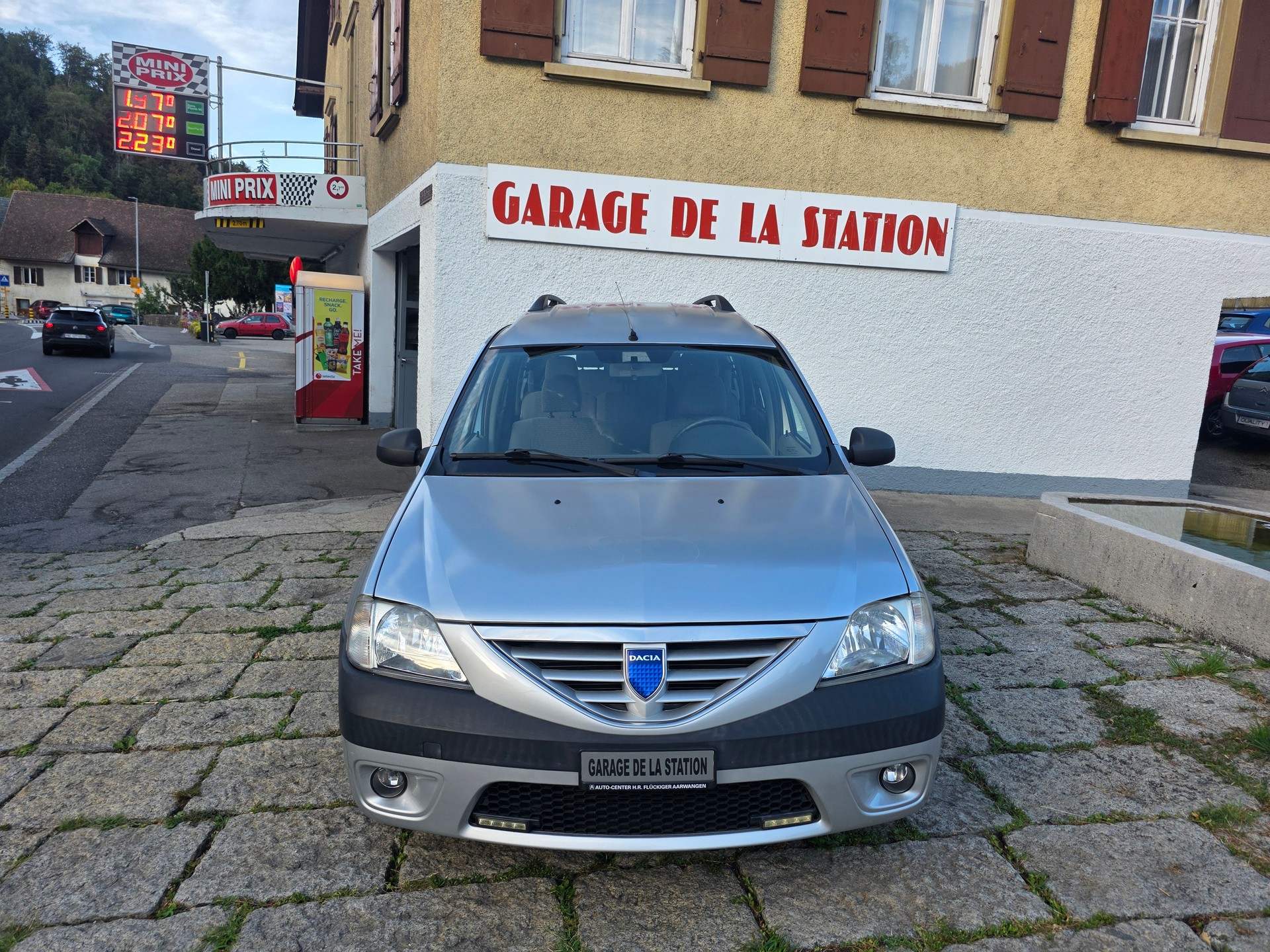DACIA Logan 1.6 16V Lauréate-image-1