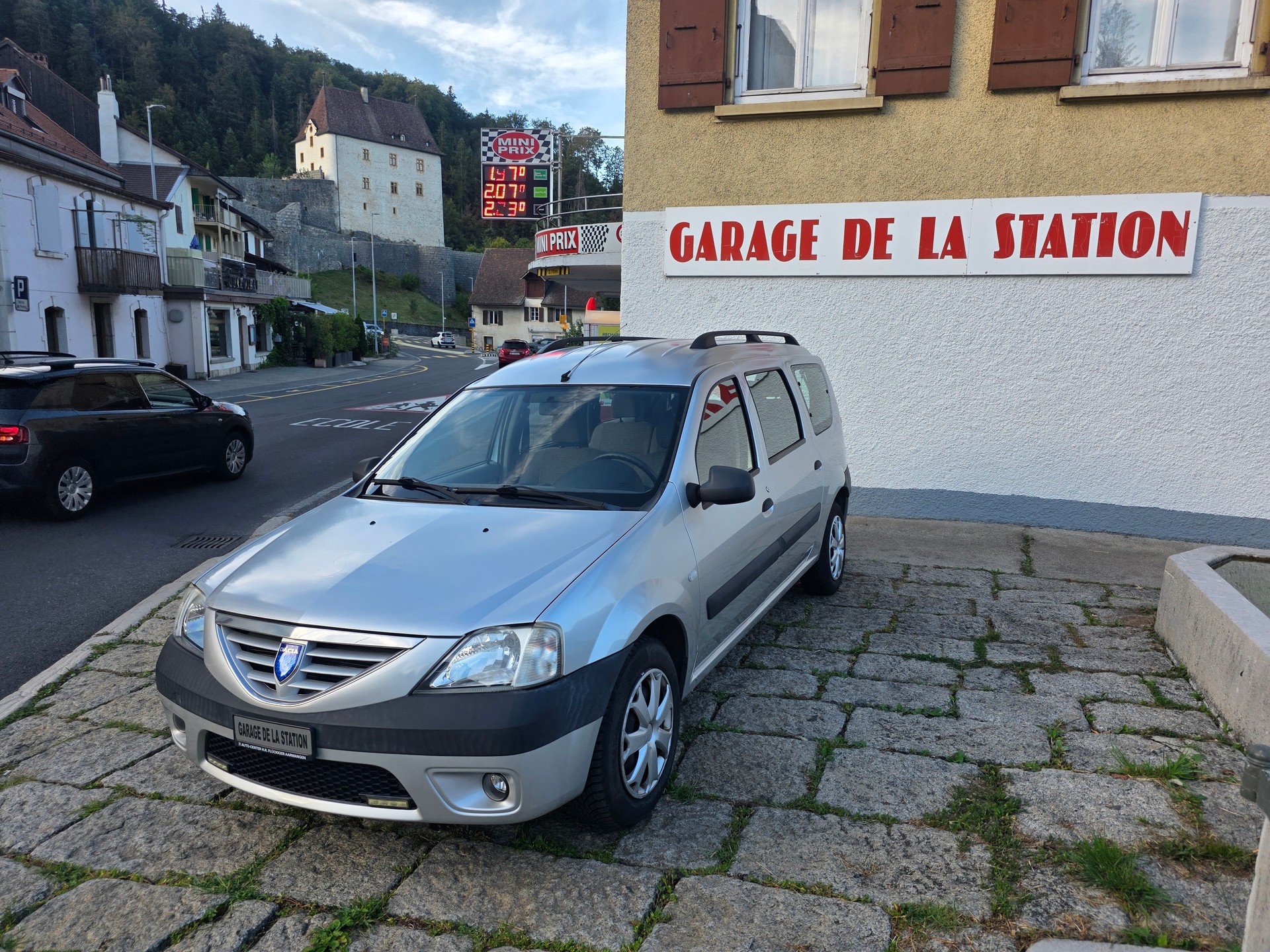 DACIA Logan 1.6 16V Lauréate-image-0