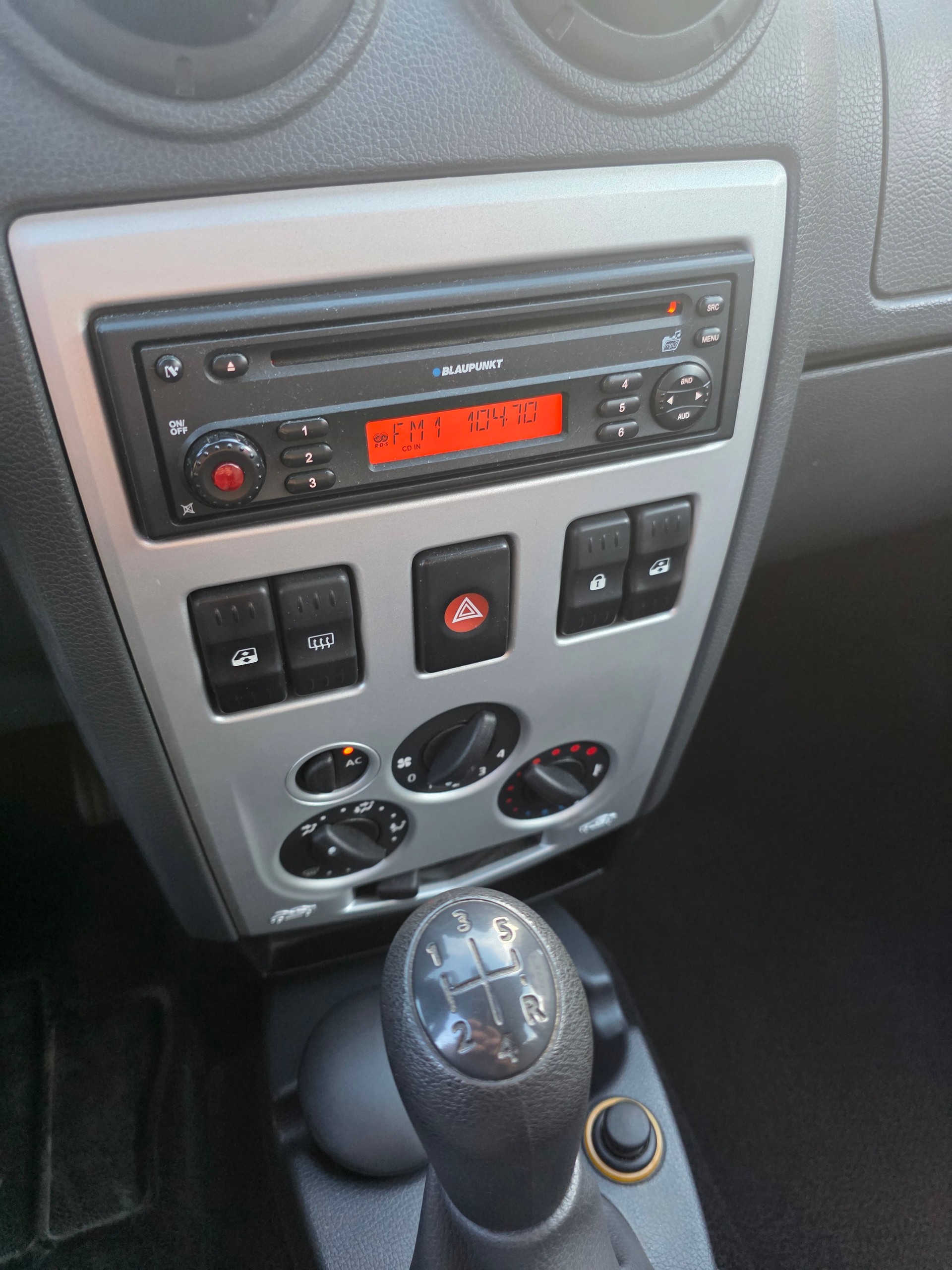 DACIA Logan 1.6 16V Lauréate-image-7