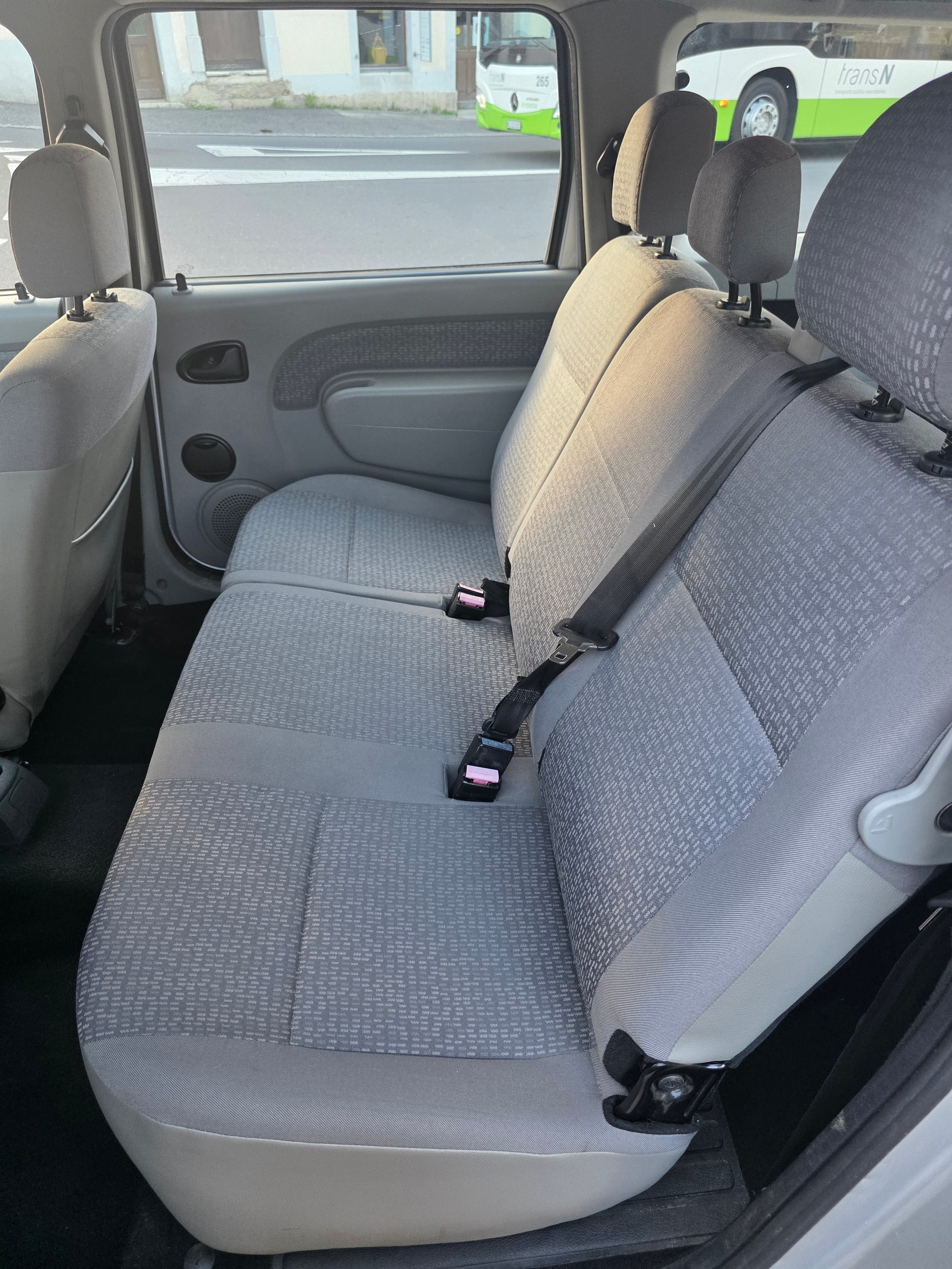 DACIA Logan 1.6 16V Lauréate-image-9