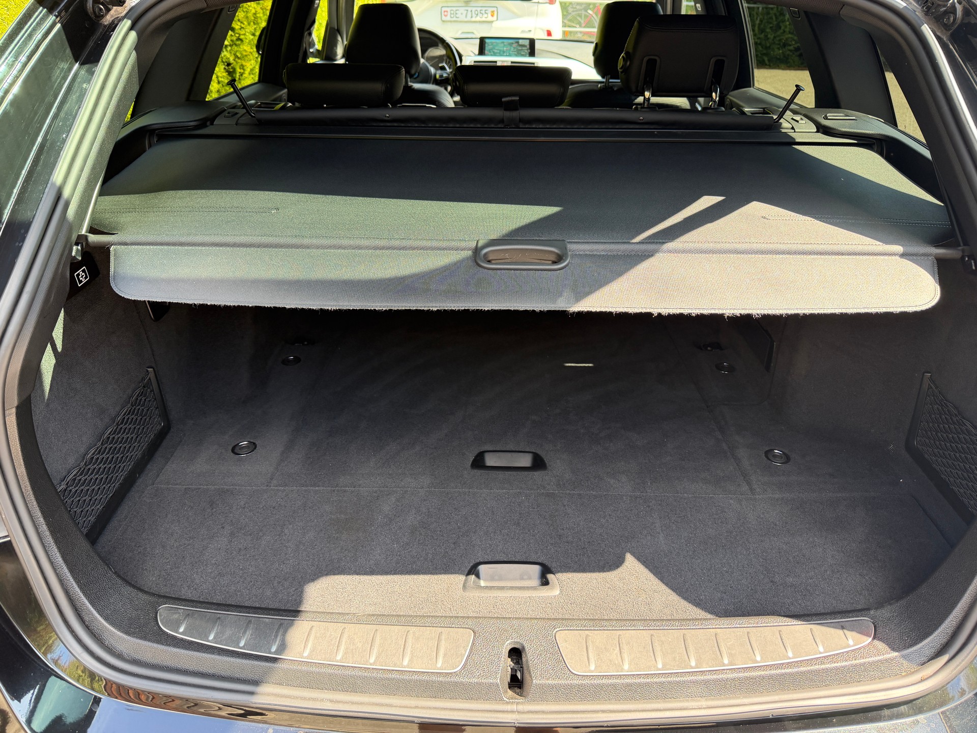 BMW 330i xDrive Touring M Sport Steptronic-image-12