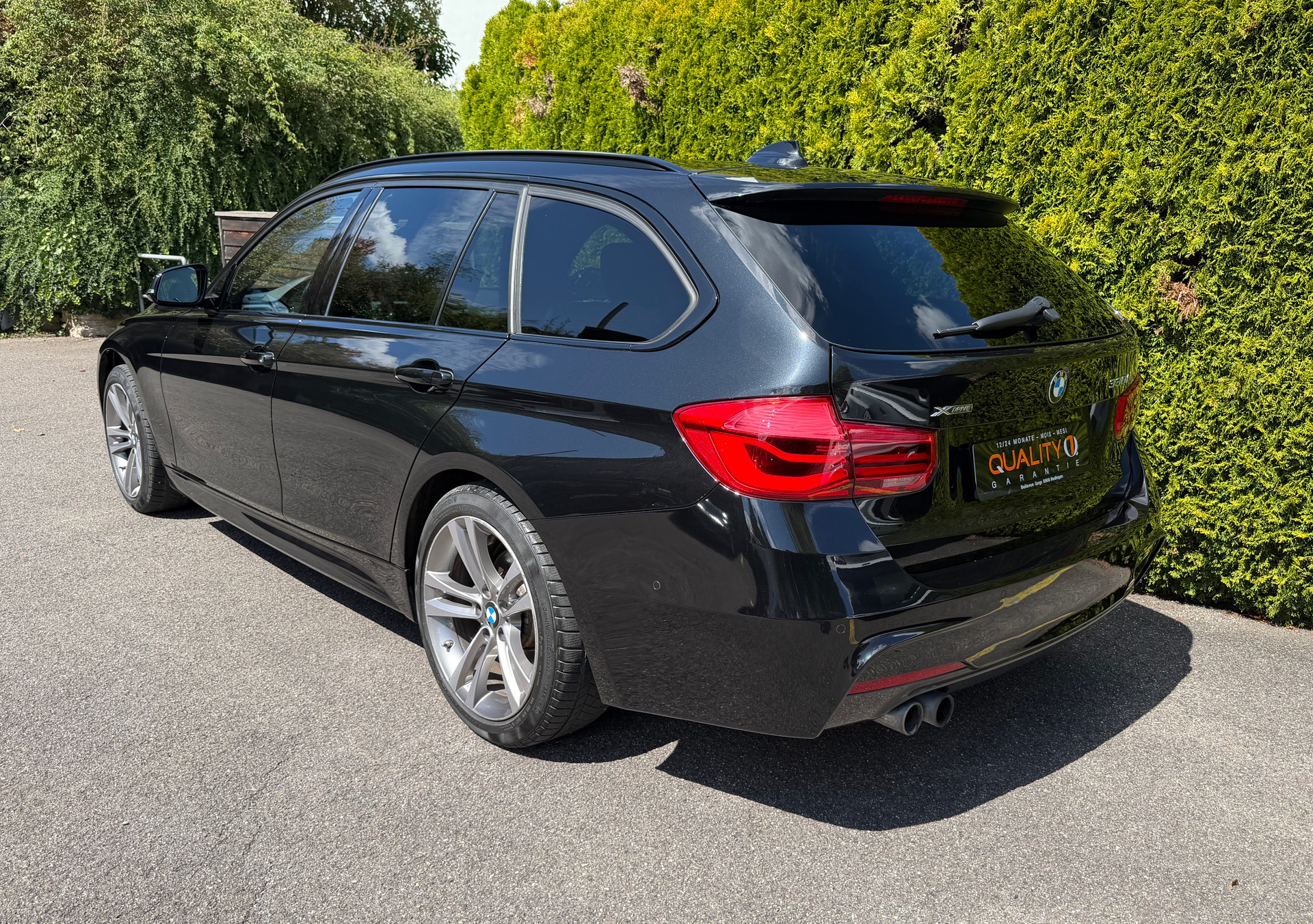 BMW 330i xDrive Touring M Sport Steptronic-image-2
