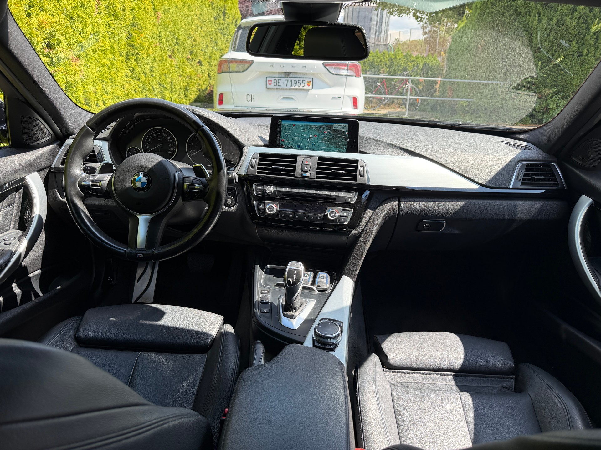 BMW 330i xDrive Touring M Sport Steptronic-image-9