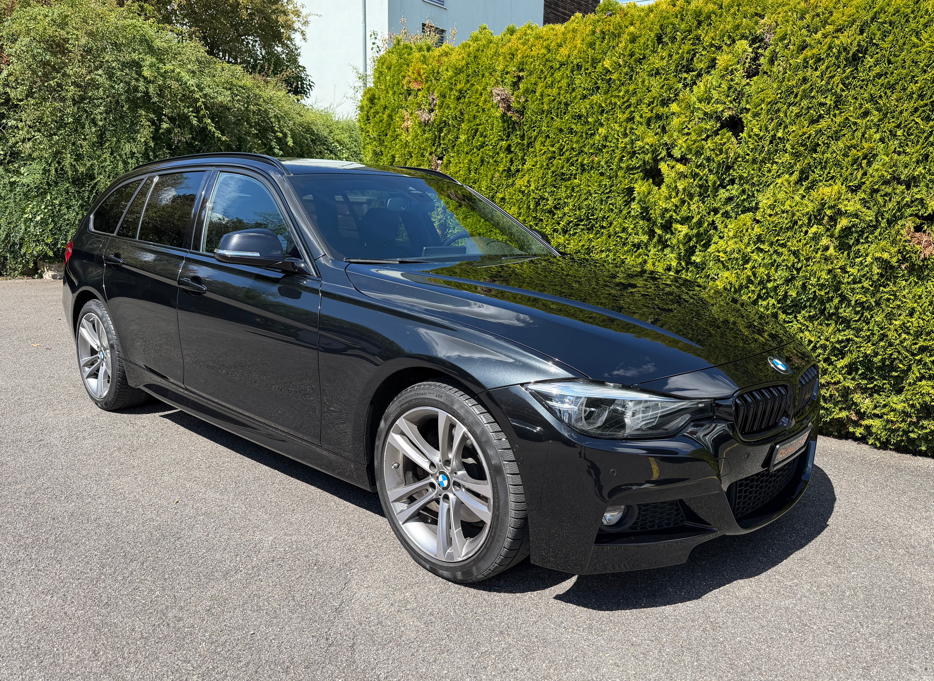 BMW 330i xDrive Touring M Sport Steptronic-image-6