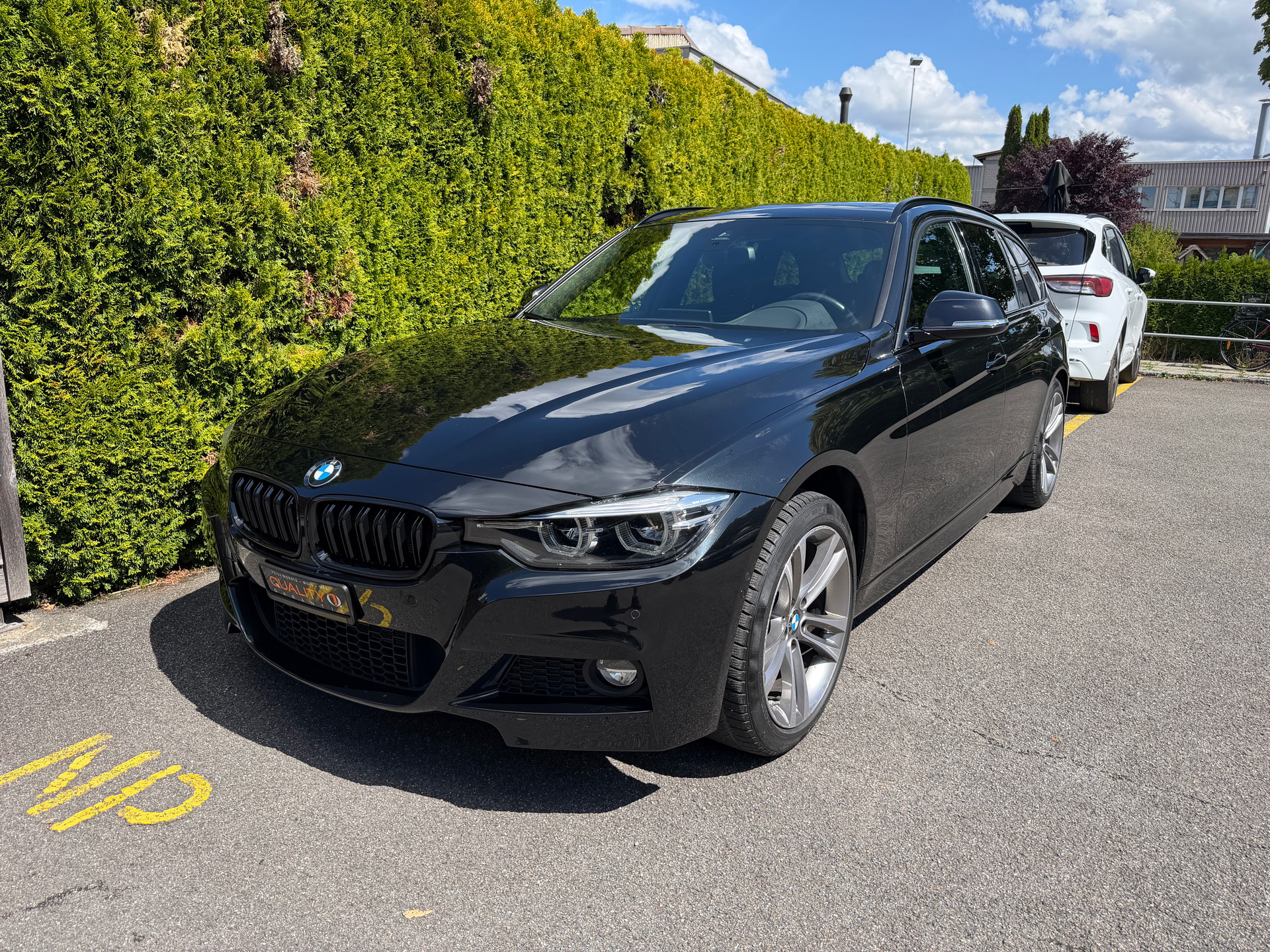 BMW 330i xDrive Touring M Sport Steptronic-image-0