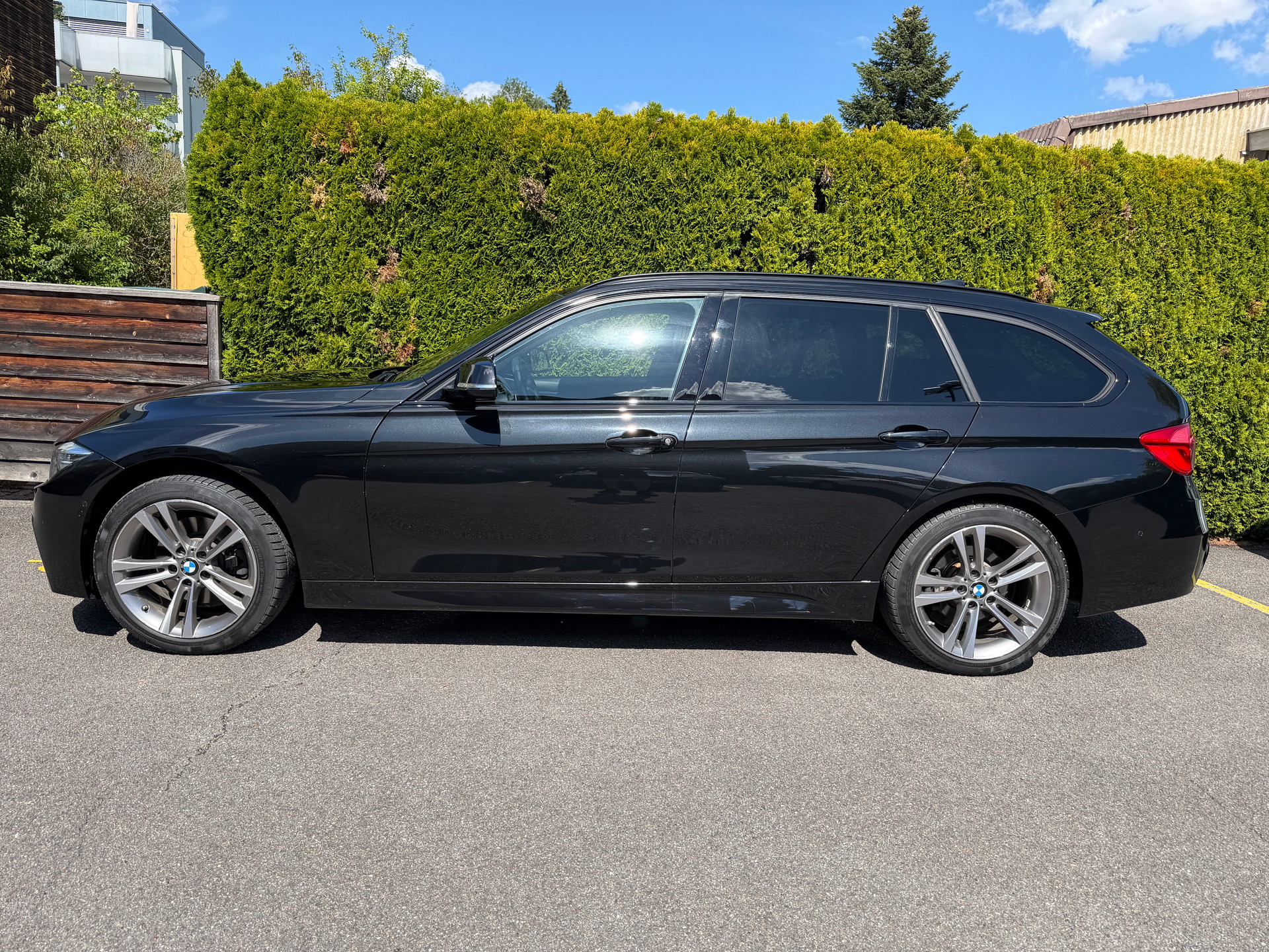 BMW 330i xDrive Touring M Sport Steptronic-image-1