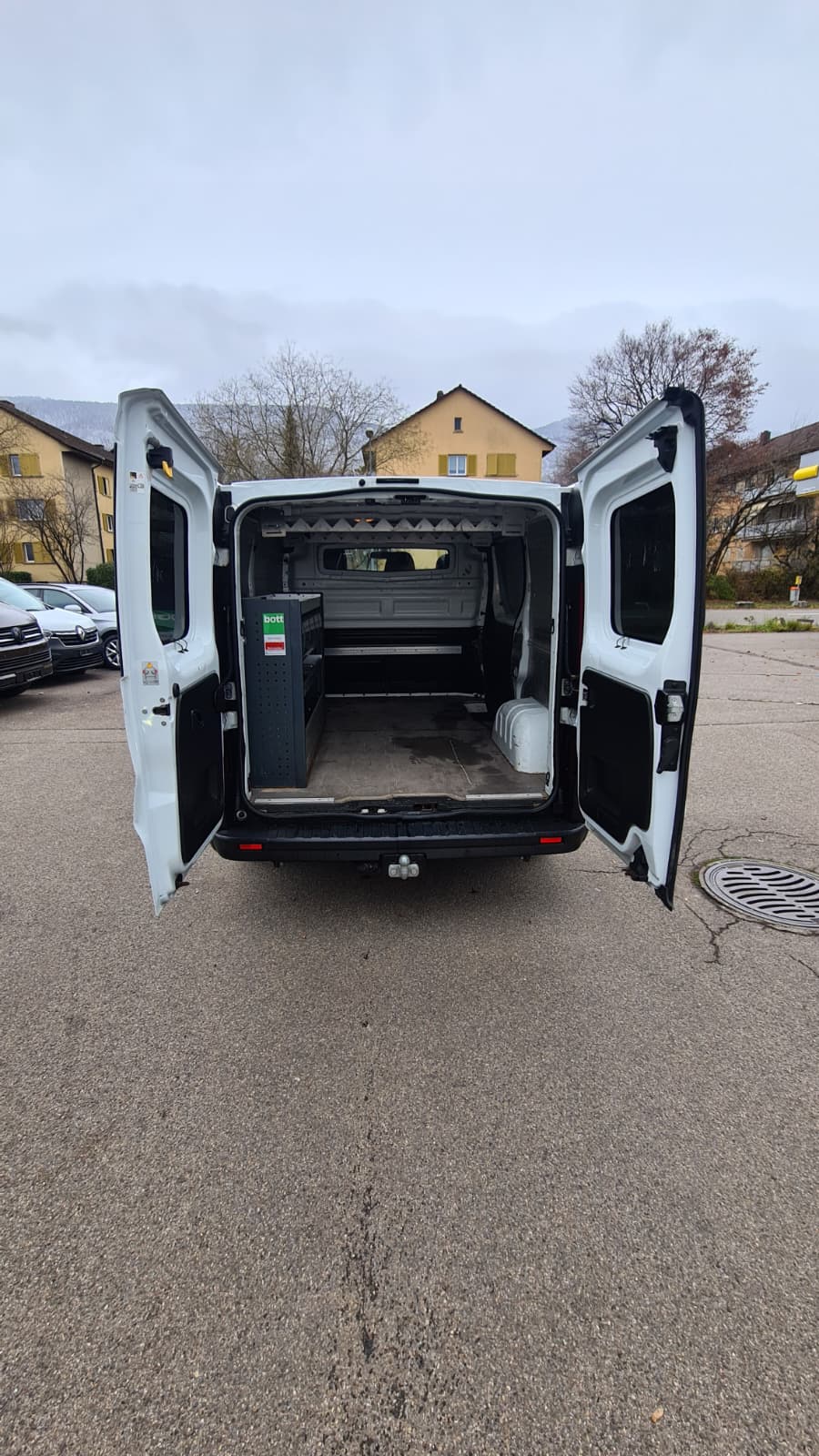 NISSAN NV300 dCi 125 2.9 L1H1 Comfort ** 3-Plätzer ** RF-Kamera ** Anh-Kupplung ** Werkstatt-Einrichtung **-image-7
