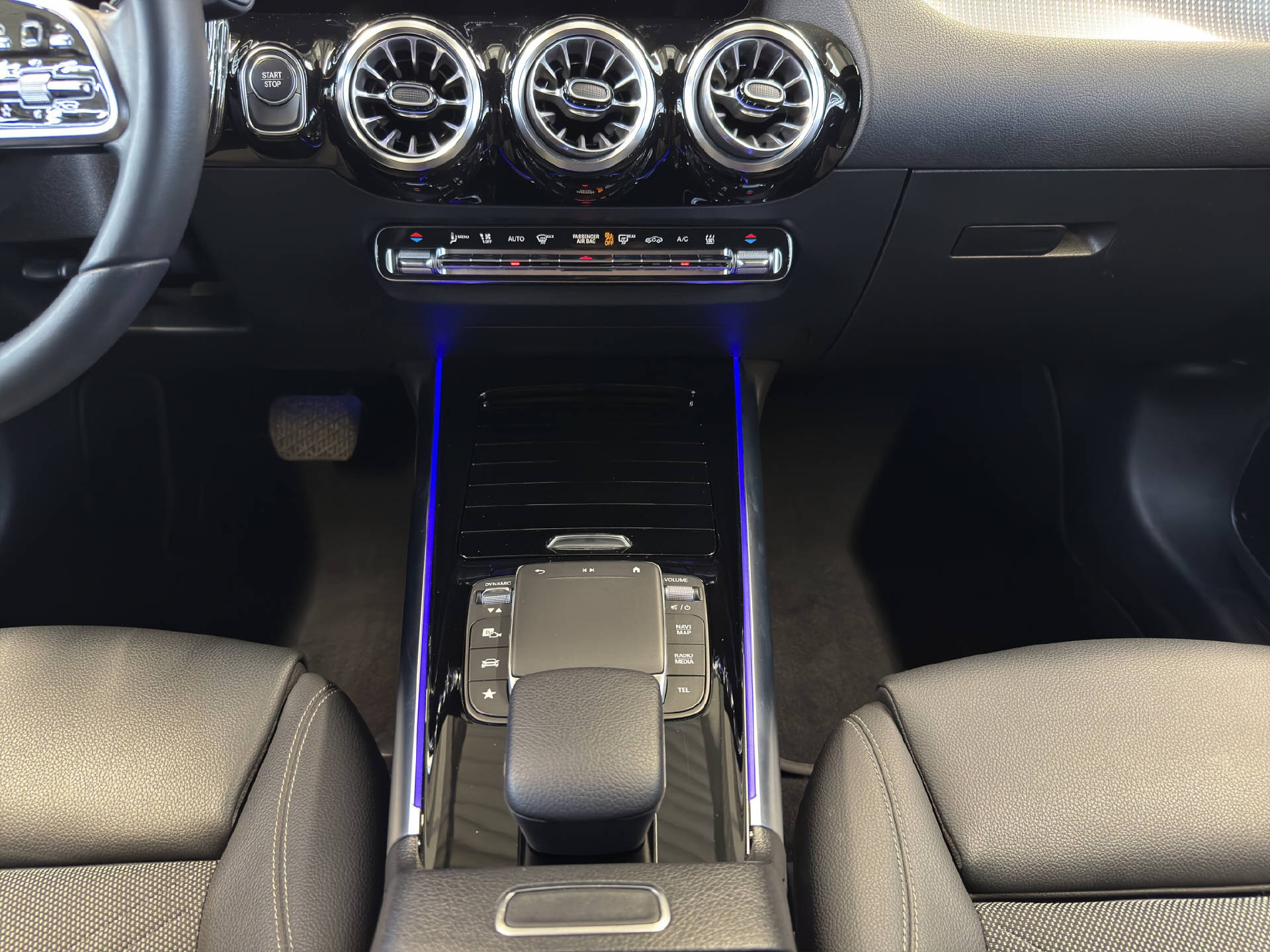MERCEDES-BENZ EQA 300 4MATIC Swiss Star-image-10