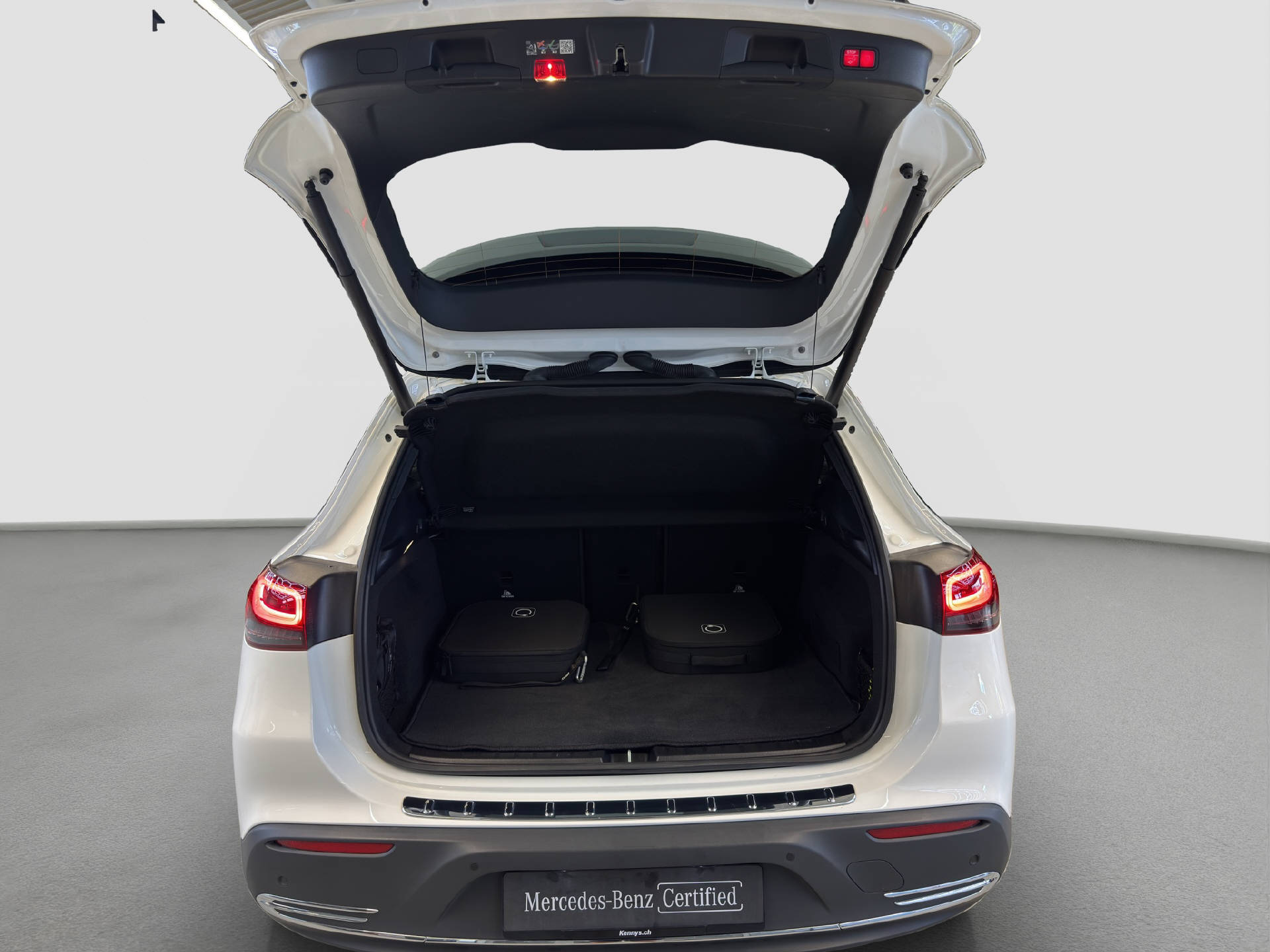 MERCEDES-BENZ EQA 300 4MATIC Swiss Star-image-14