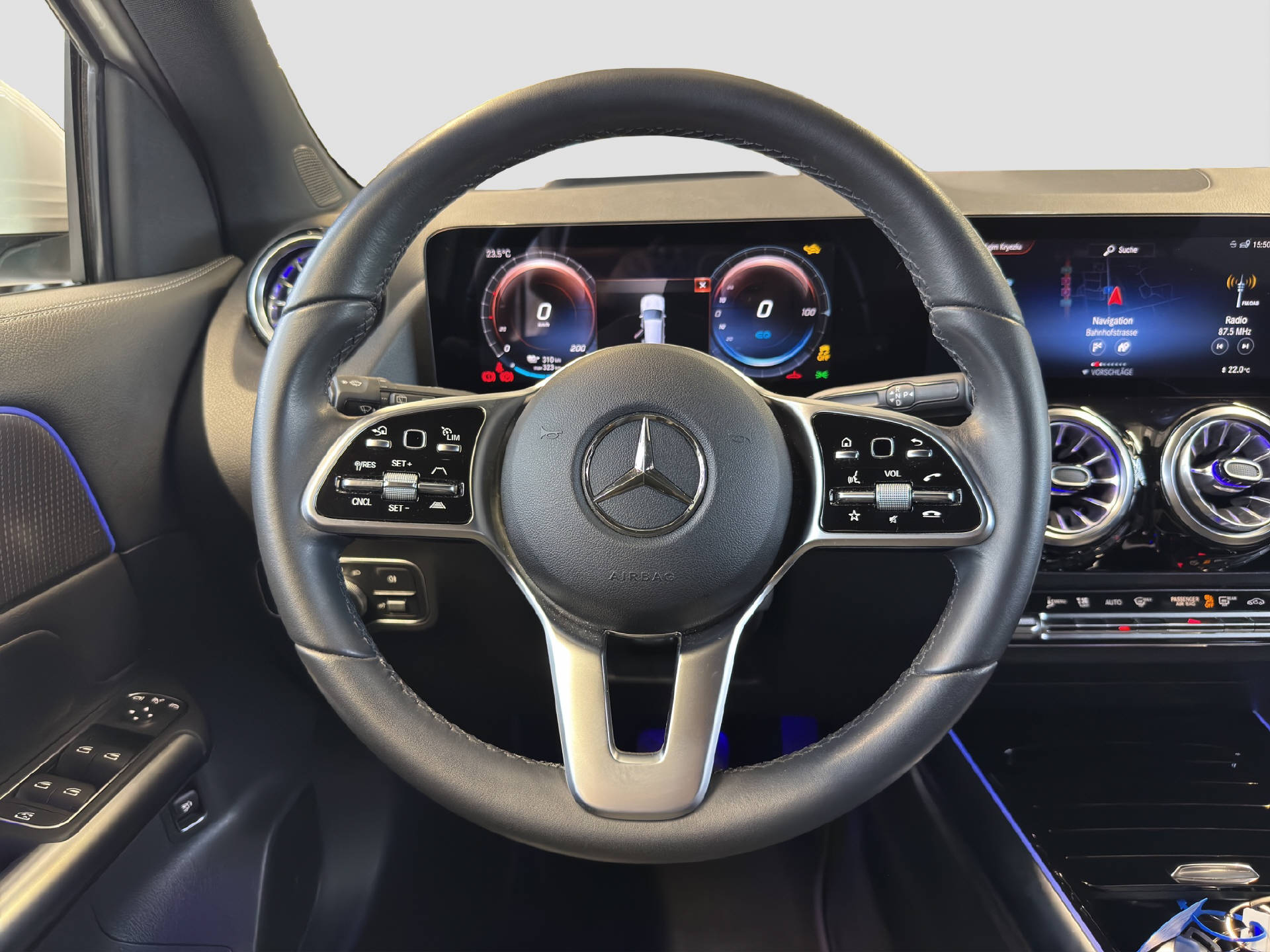 MERCEDES-BENZ EQA 300 4MATIC Swiss Star-image-8