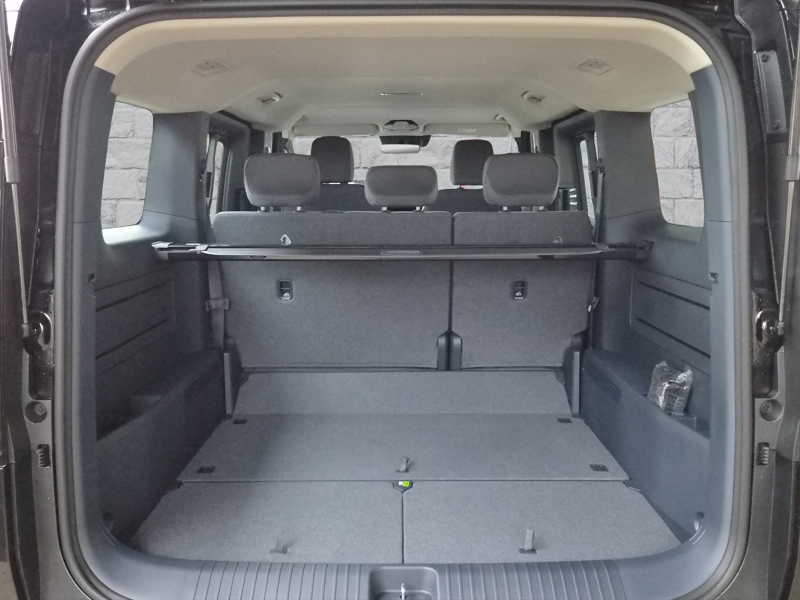 KIA PV5 Passenger 71.2 kWh Elite-image-8
