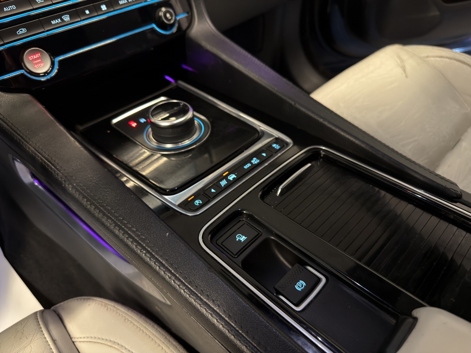 JAGUAR F-Pace 3.0 TD R-Sport AWD Automatik-image-10