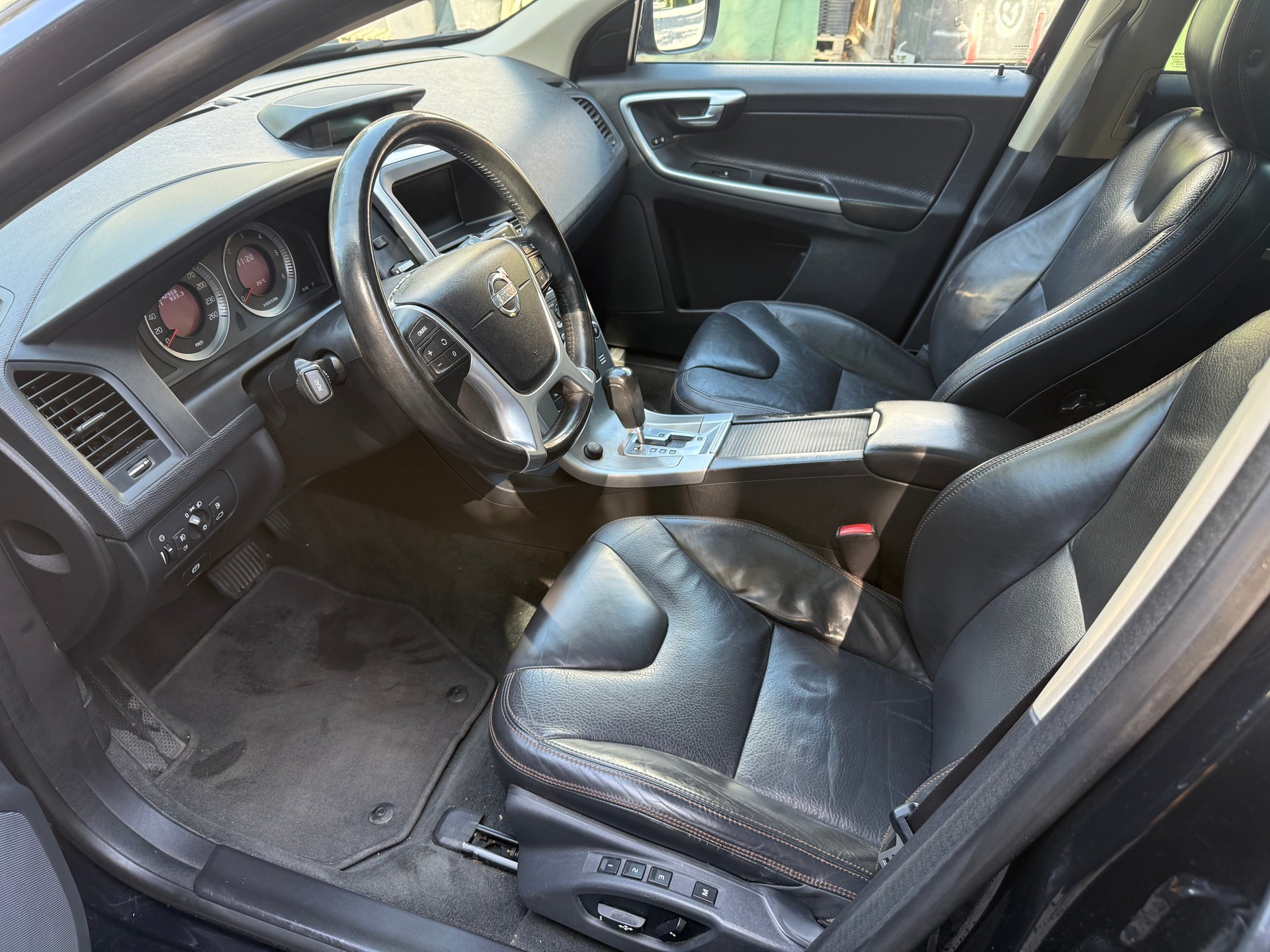 VOLVO XC60 D5 AWD Summum Geartronic-image-7