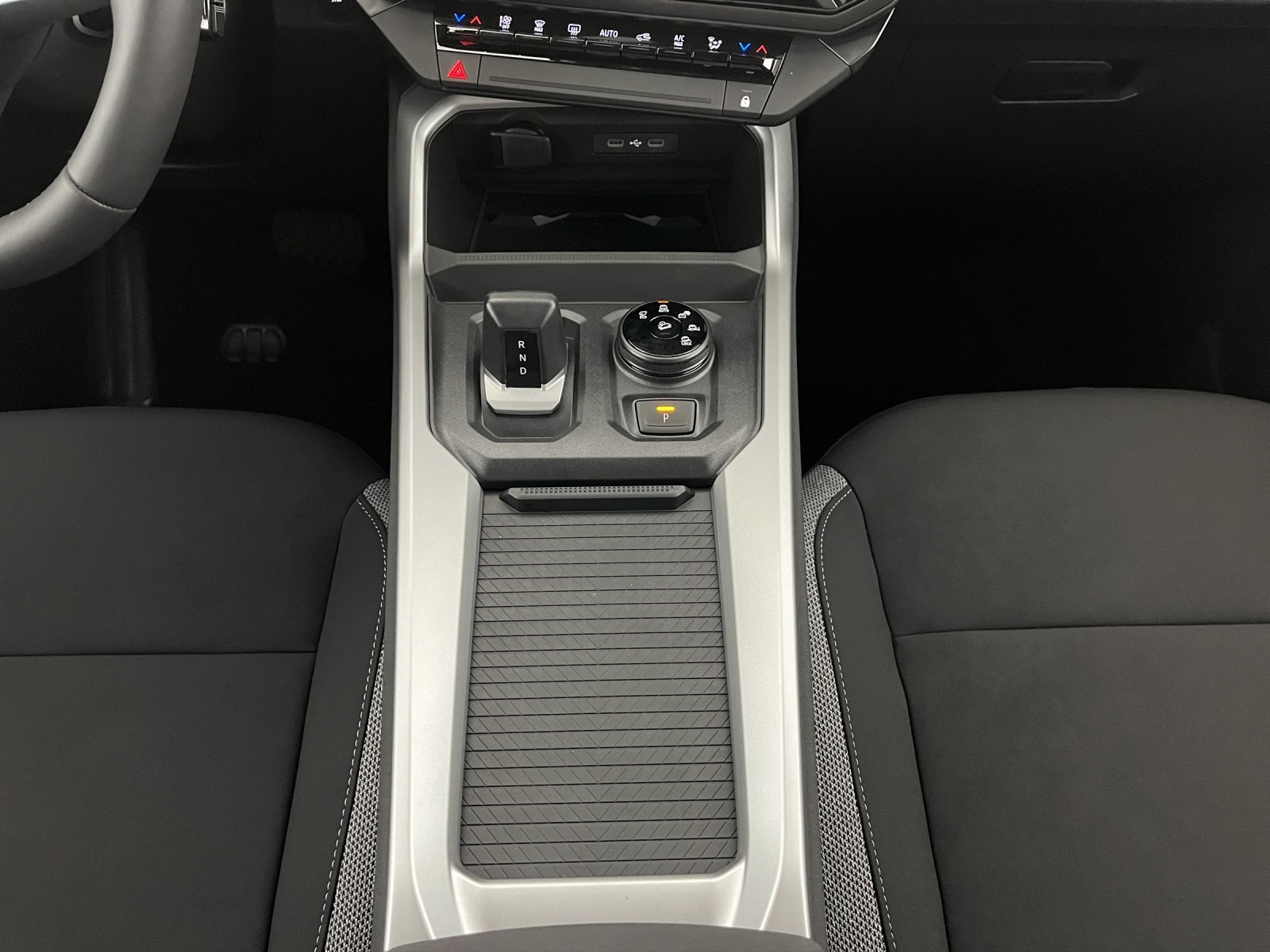 DACIA Bigster 1.2 Hybrid Journey 4WD-image-13