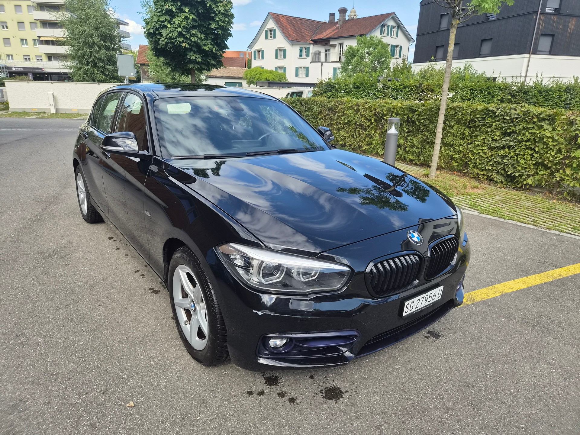BMW 118i Sport Line-image-1