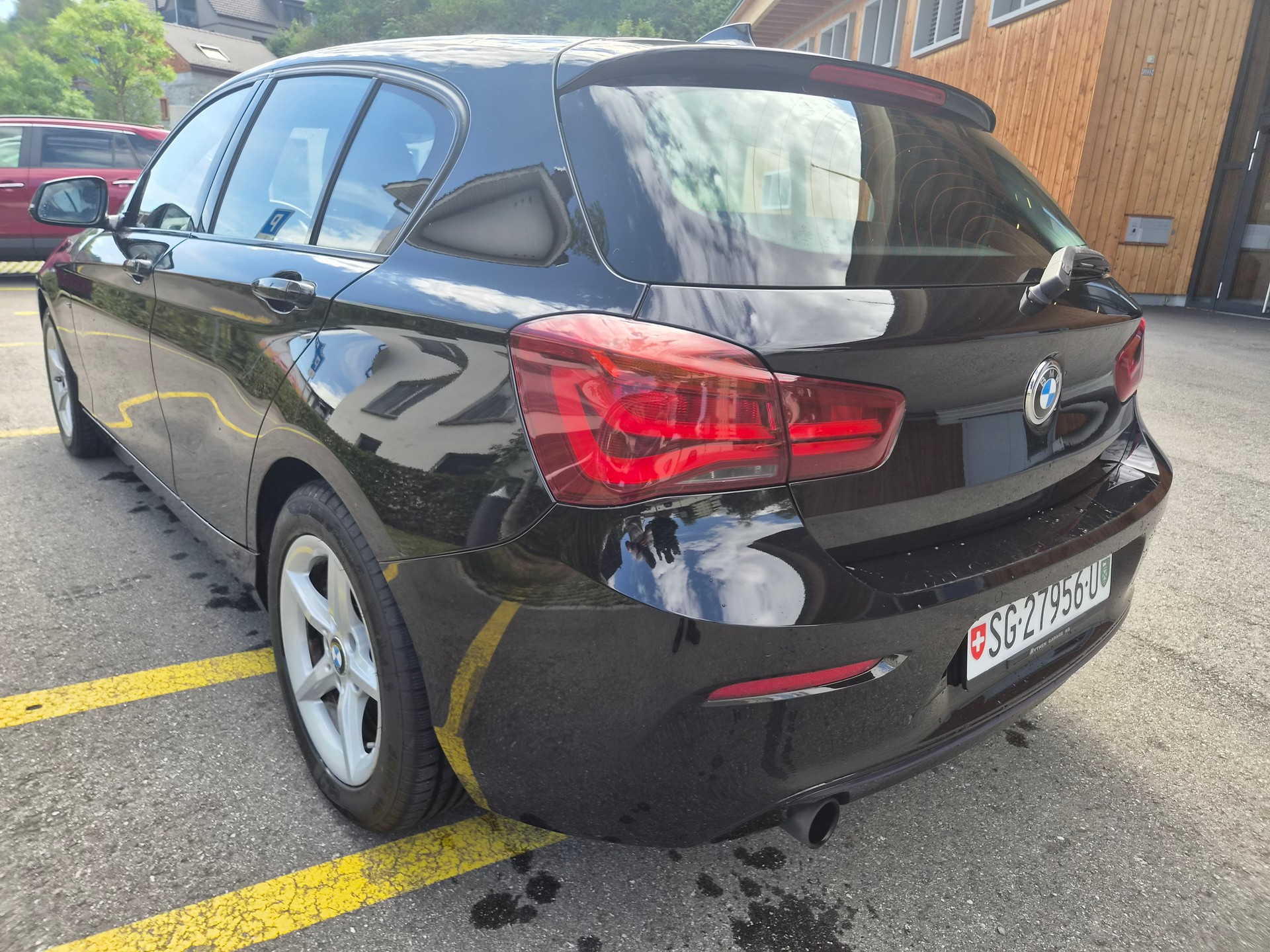BMW 118i Sport Line-image-8