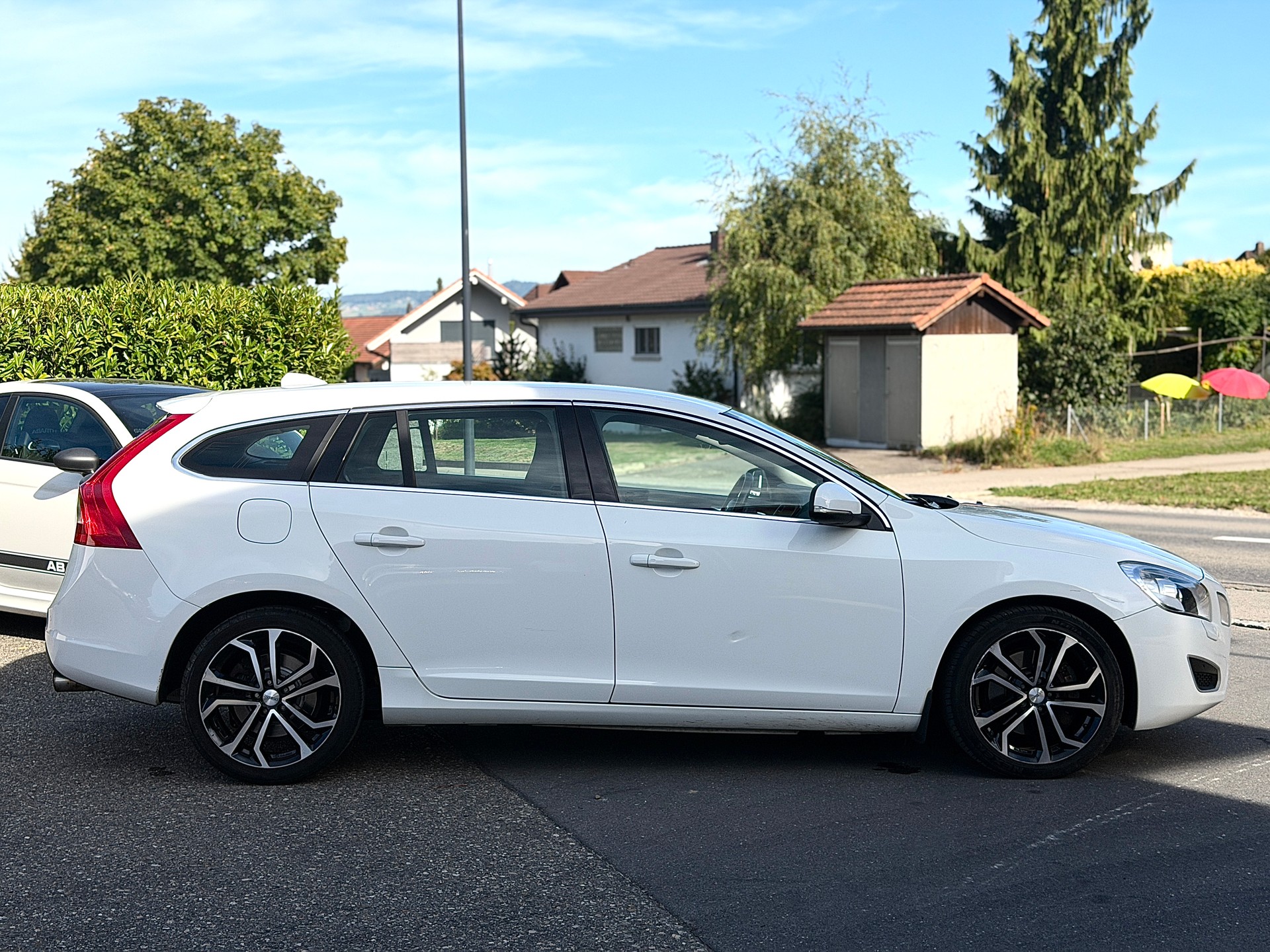 VOLVO V60 T5 Summum-image-1