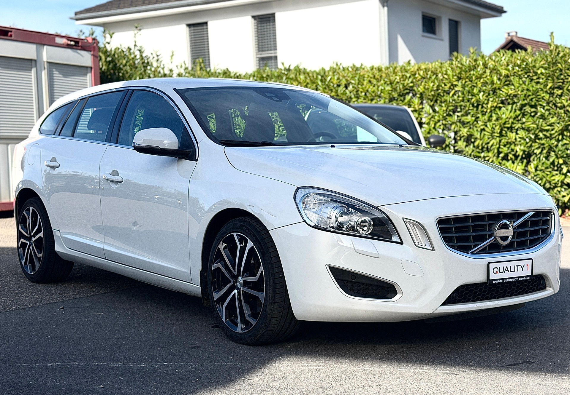 VOLVO V60 T5 Summum-image-0