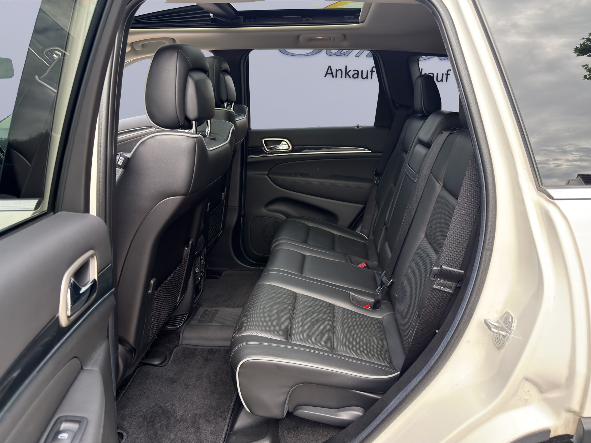 JEEP Grand Cherokee 3.0 CRD Overland Automatic-image-11