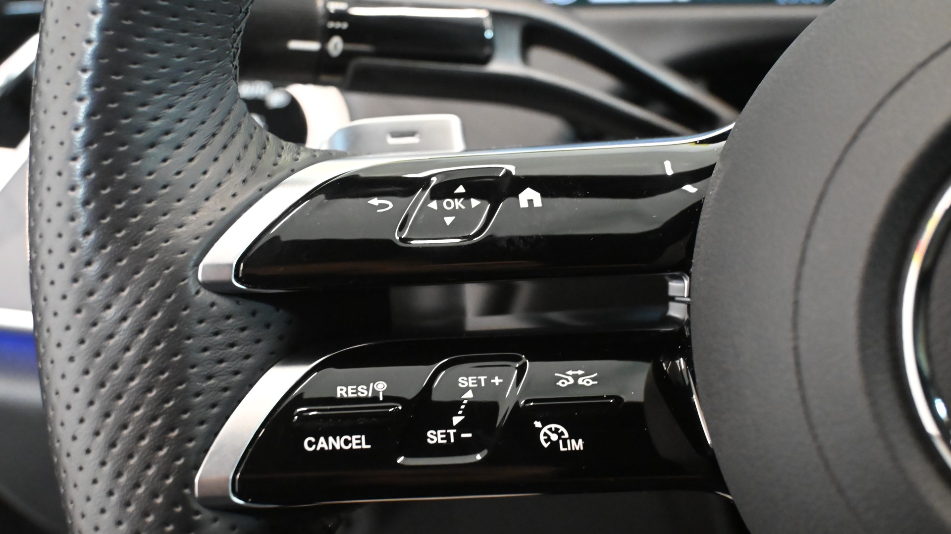 MERCEDES-BENZ E 300 de 4Matic EQ Hybrid 9G-Tronic AMG LINE-image-11