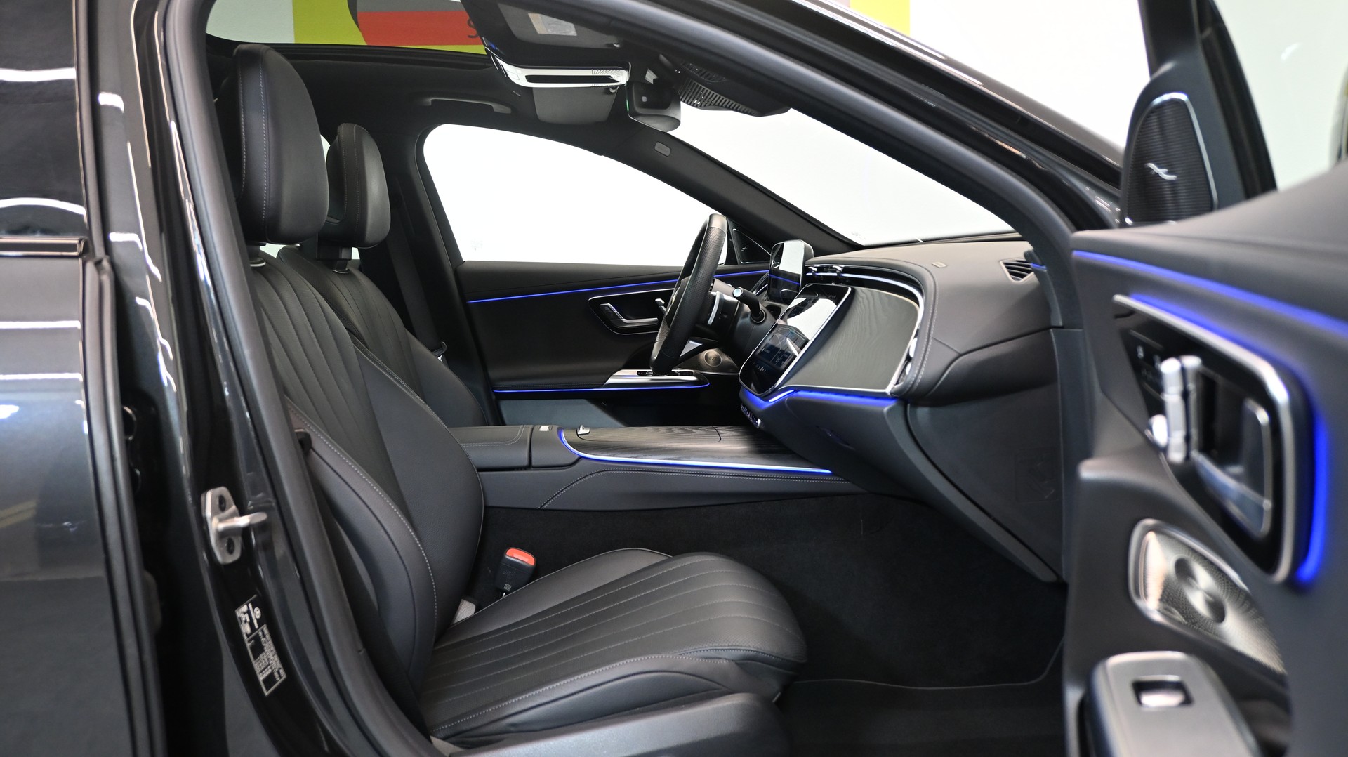 MERCEDES-BENZ E 300 de 4Matic EQ Hybrid 9G-Tronic AMG LINE-image-3