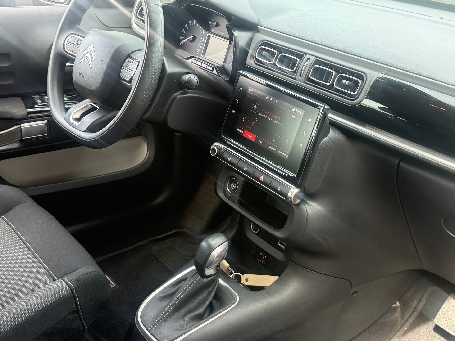 CITROEN C3 1.2i PureTech Swiss Edition EAT6-image-4