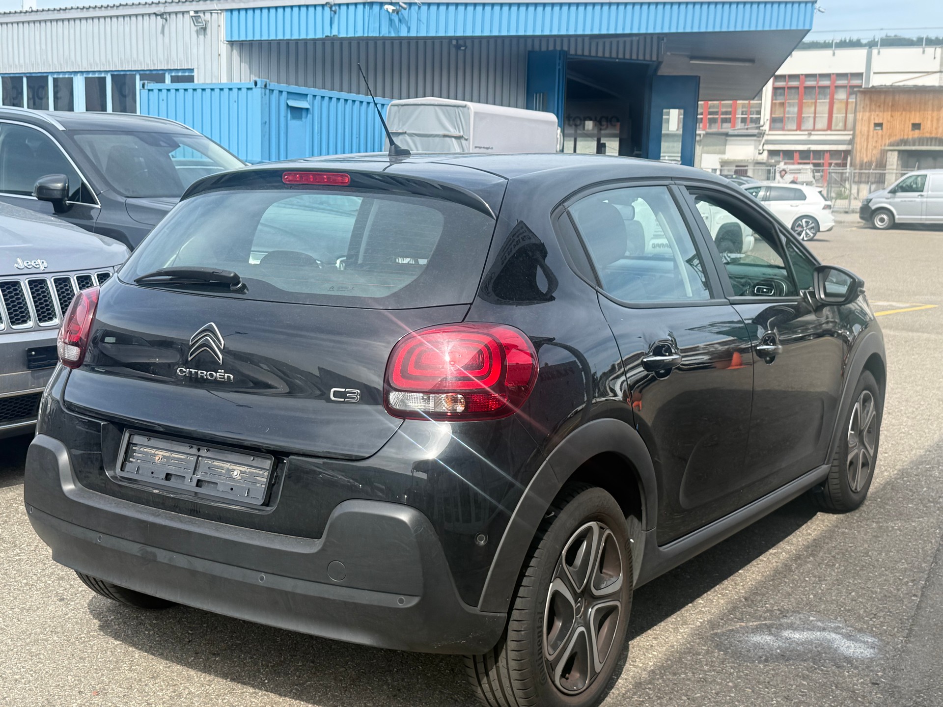 CITROEN C3 1.2i PureTech Swiss Edition EAT6-image-3